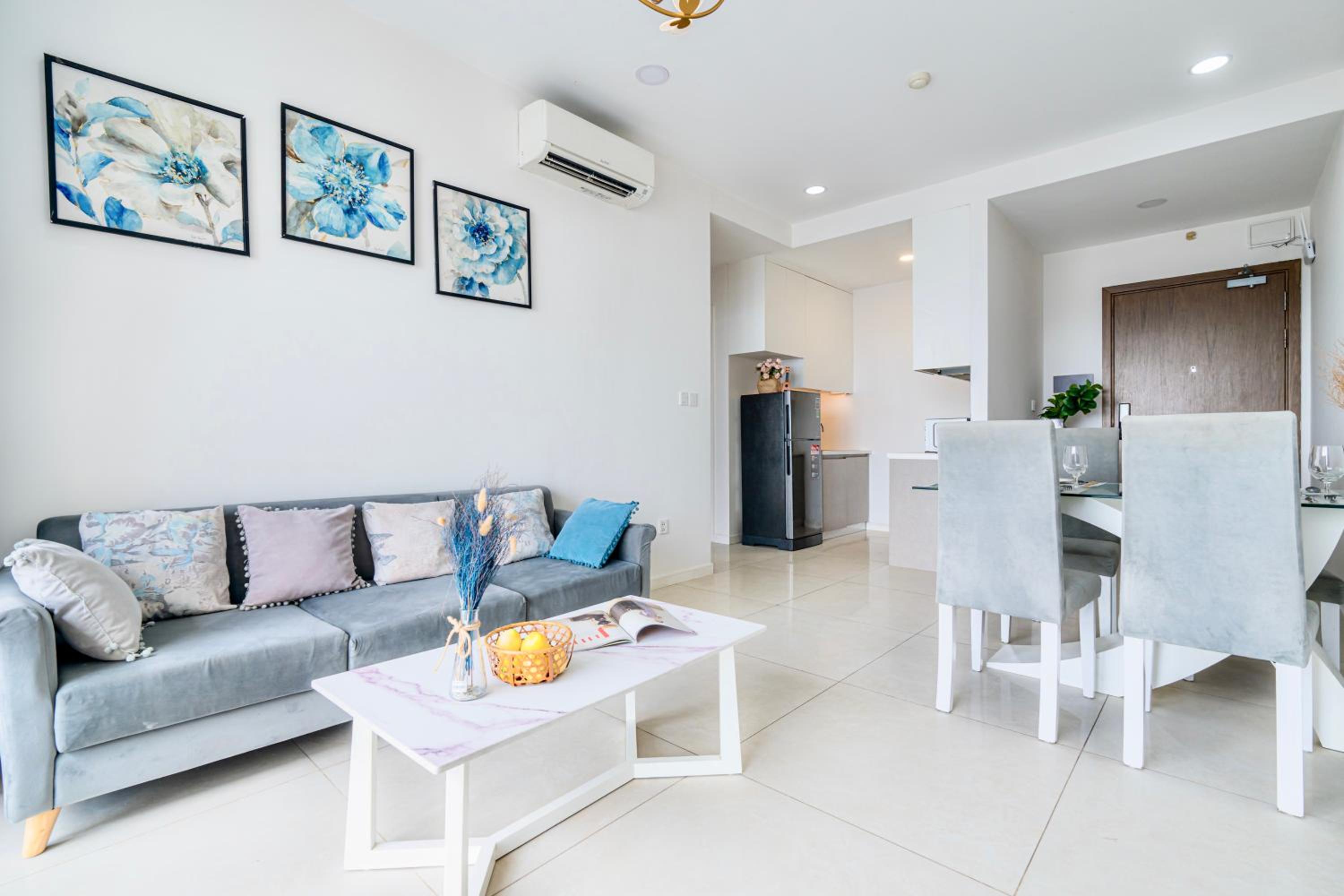 Deluxe One-Bedroom Apartment