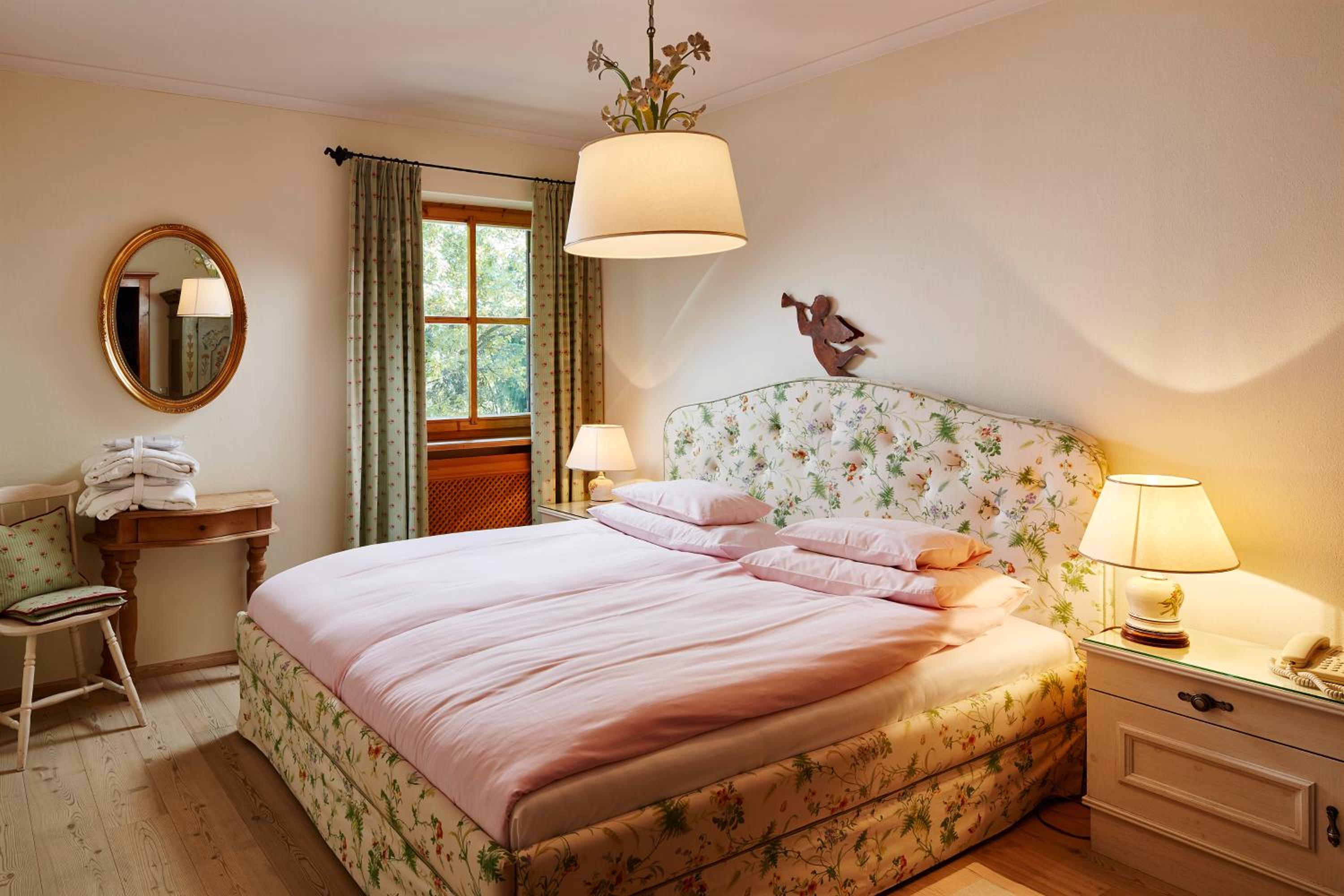 Comfort One-Bedroom Apartment with Balcony