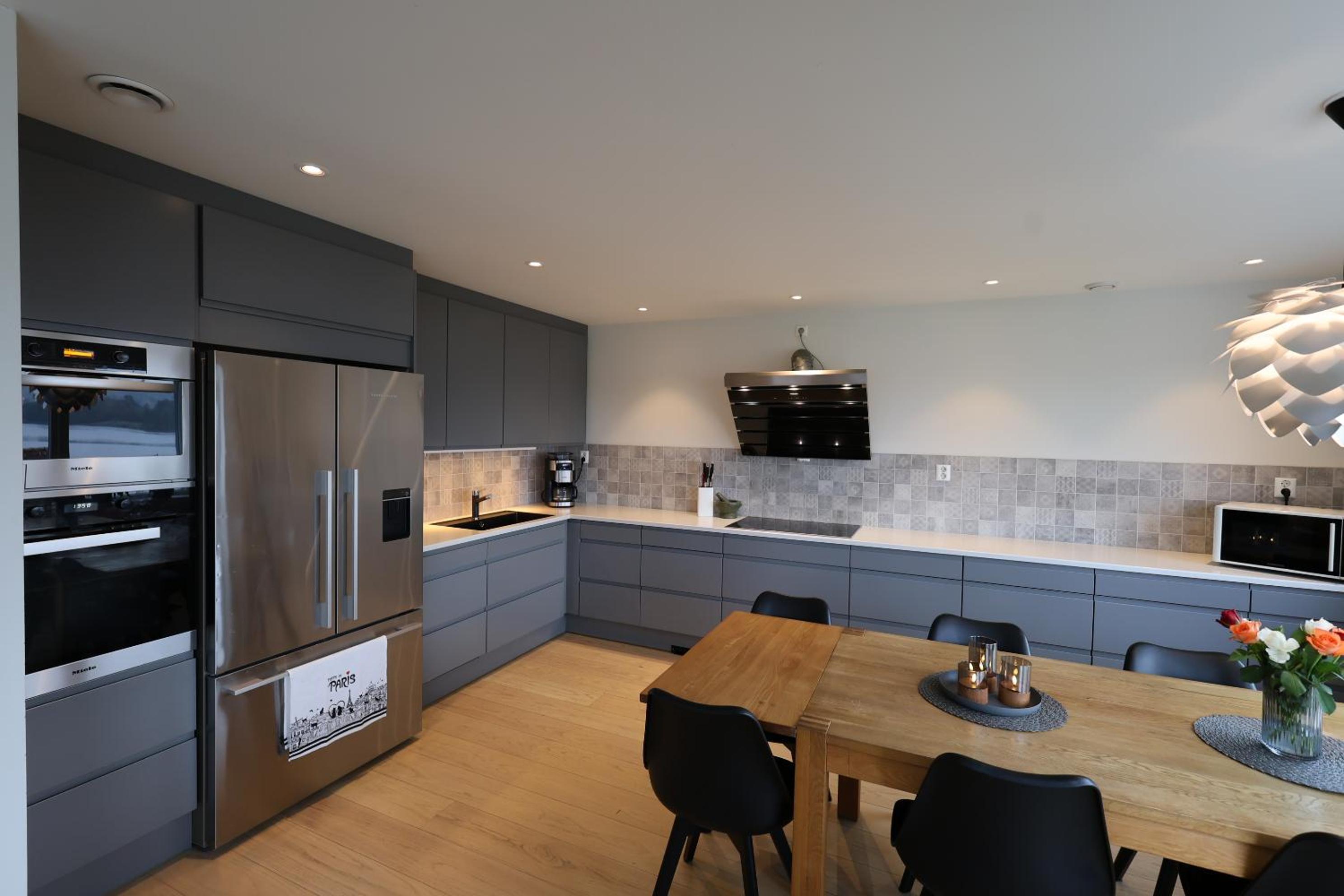 Four-Bedroom House photo 2