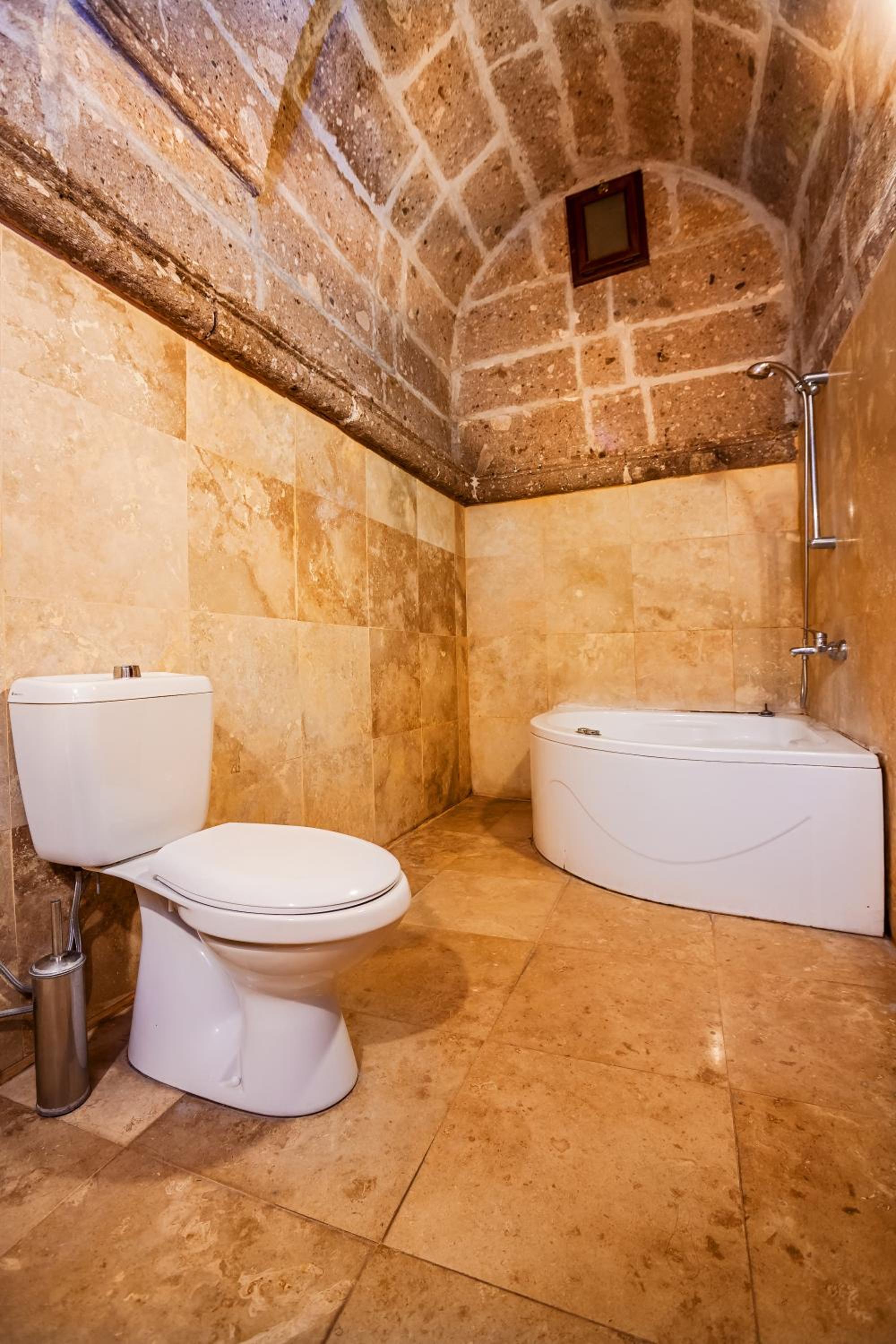 Deluxe Double or Twin Cave Room - Photo 20
