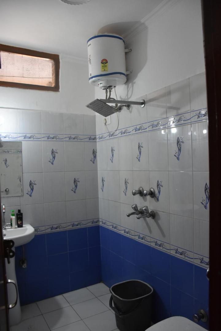 Double Room with Private Bathroom - Photo 2