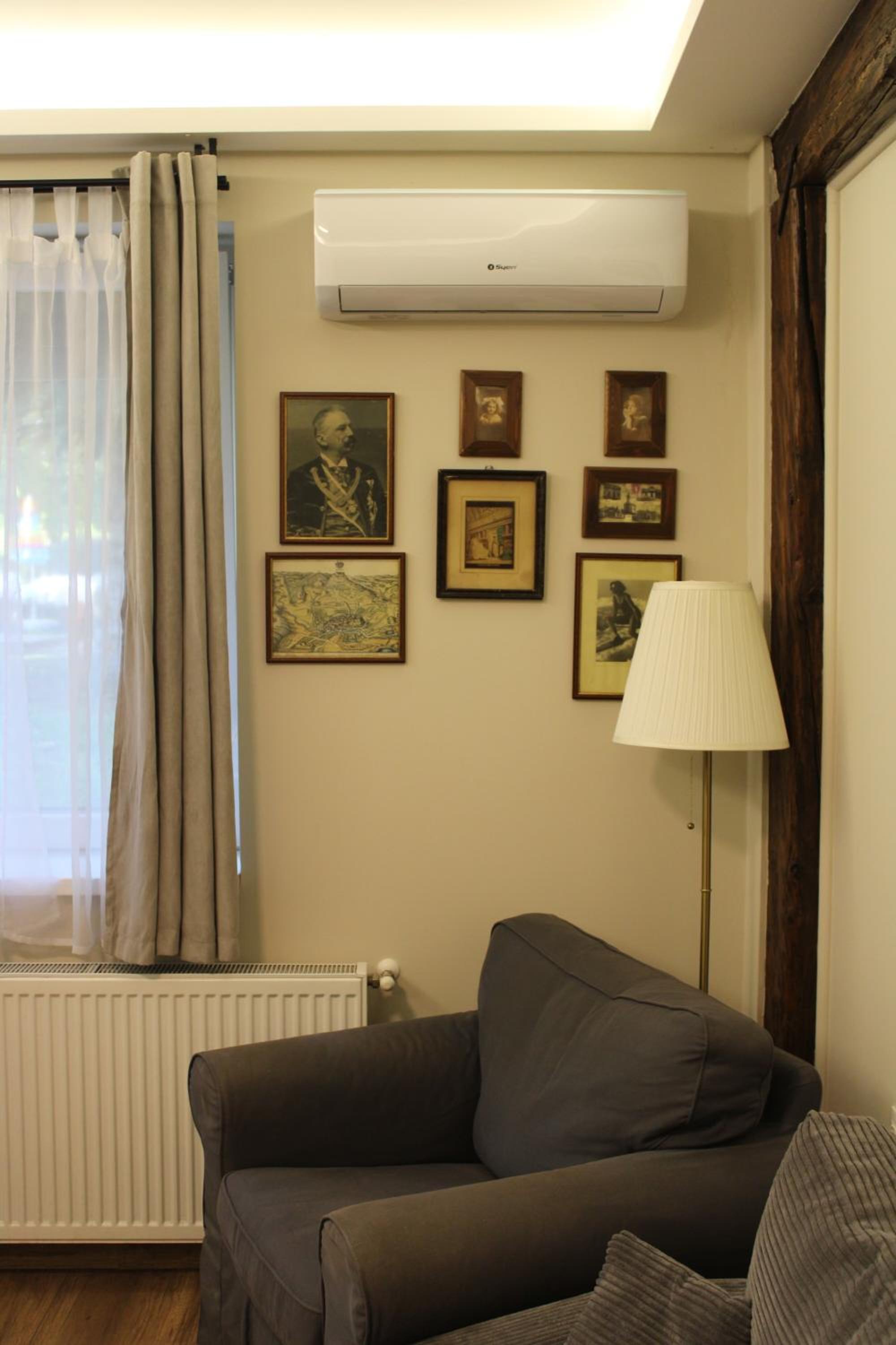 One-Bedroom Apartment photo 2