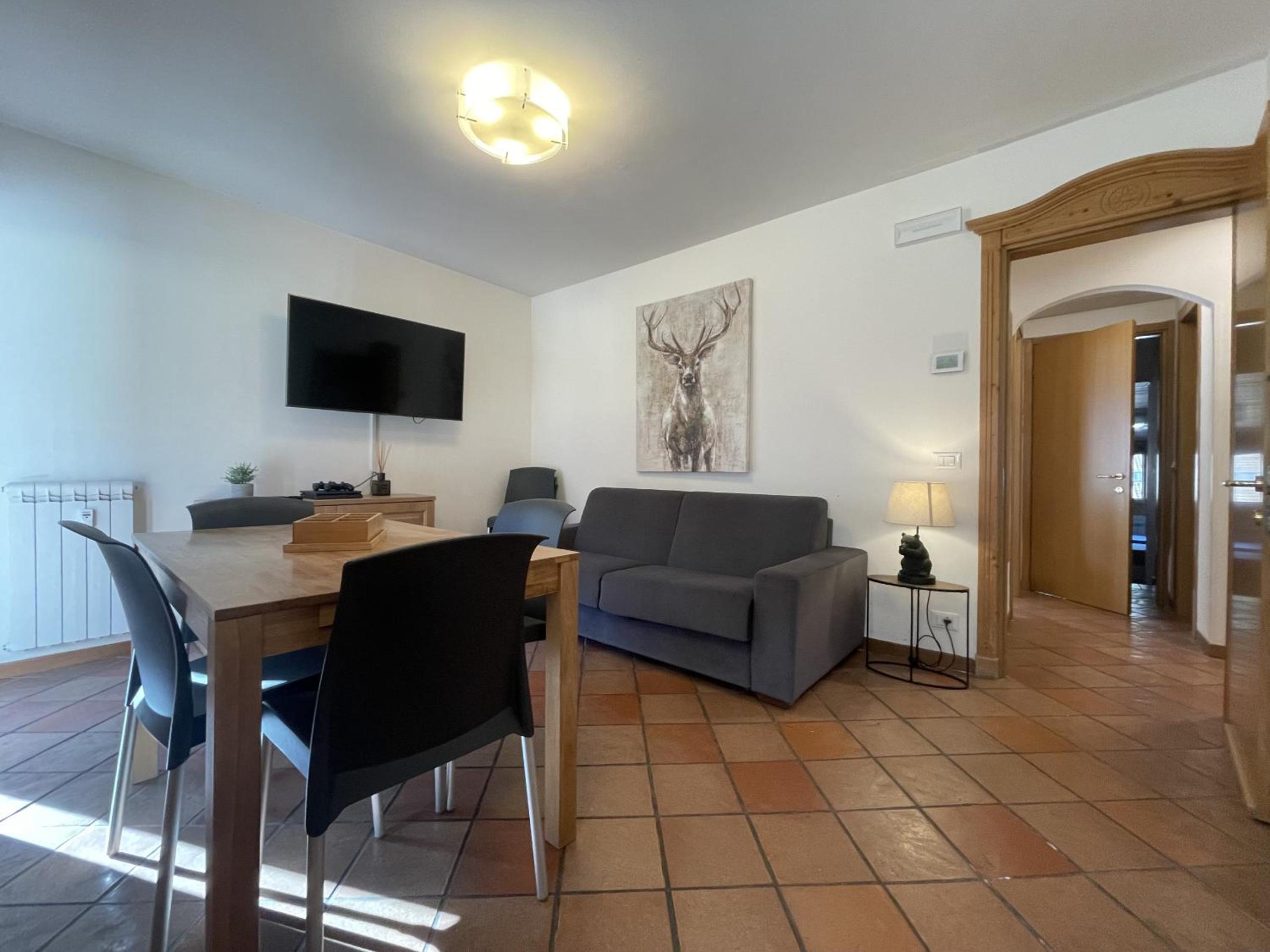 Apartment with Balcony photo 2
