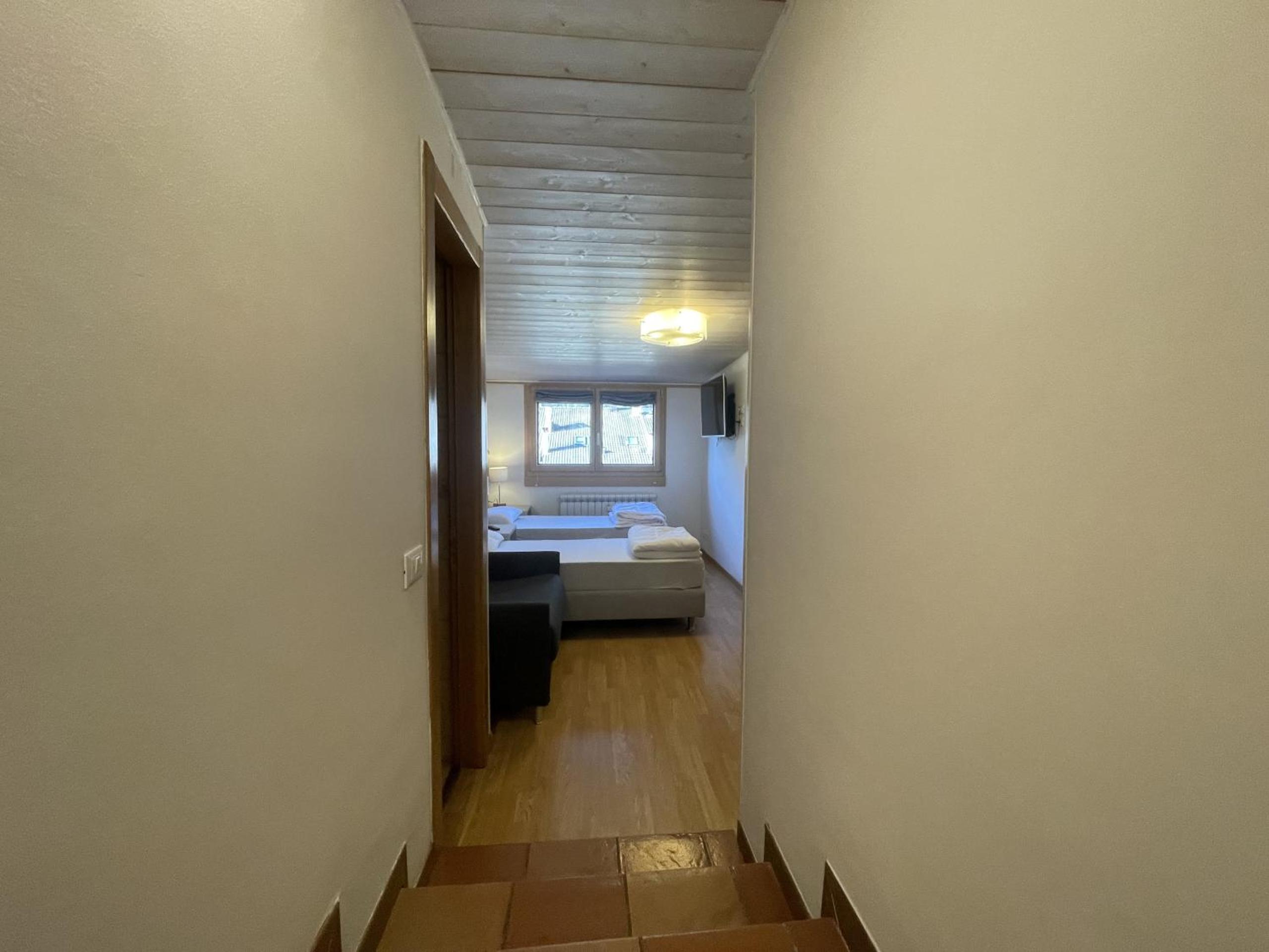 Two-Bedroom Apartment with Balcony photo 3