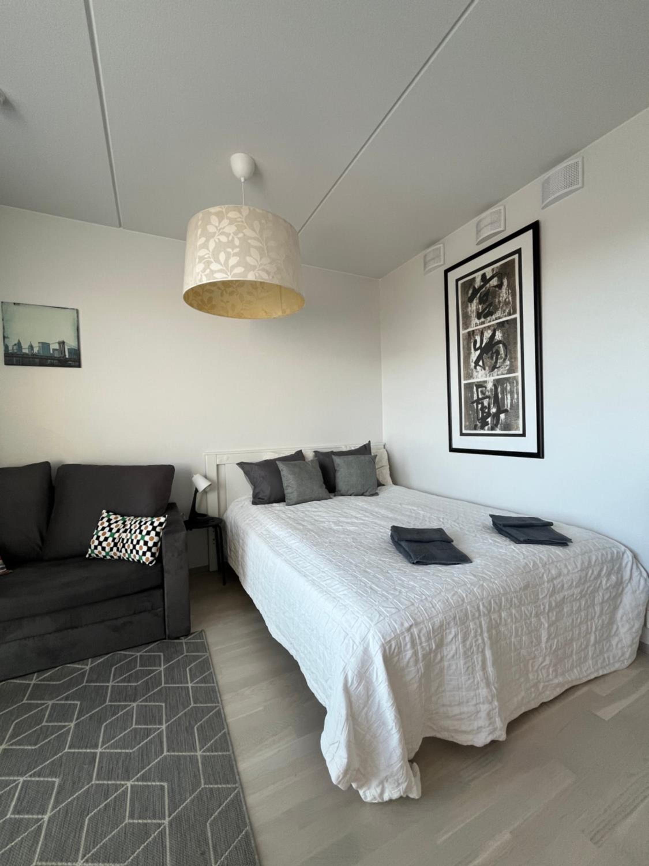 One-Bedroom Apartment photo 1