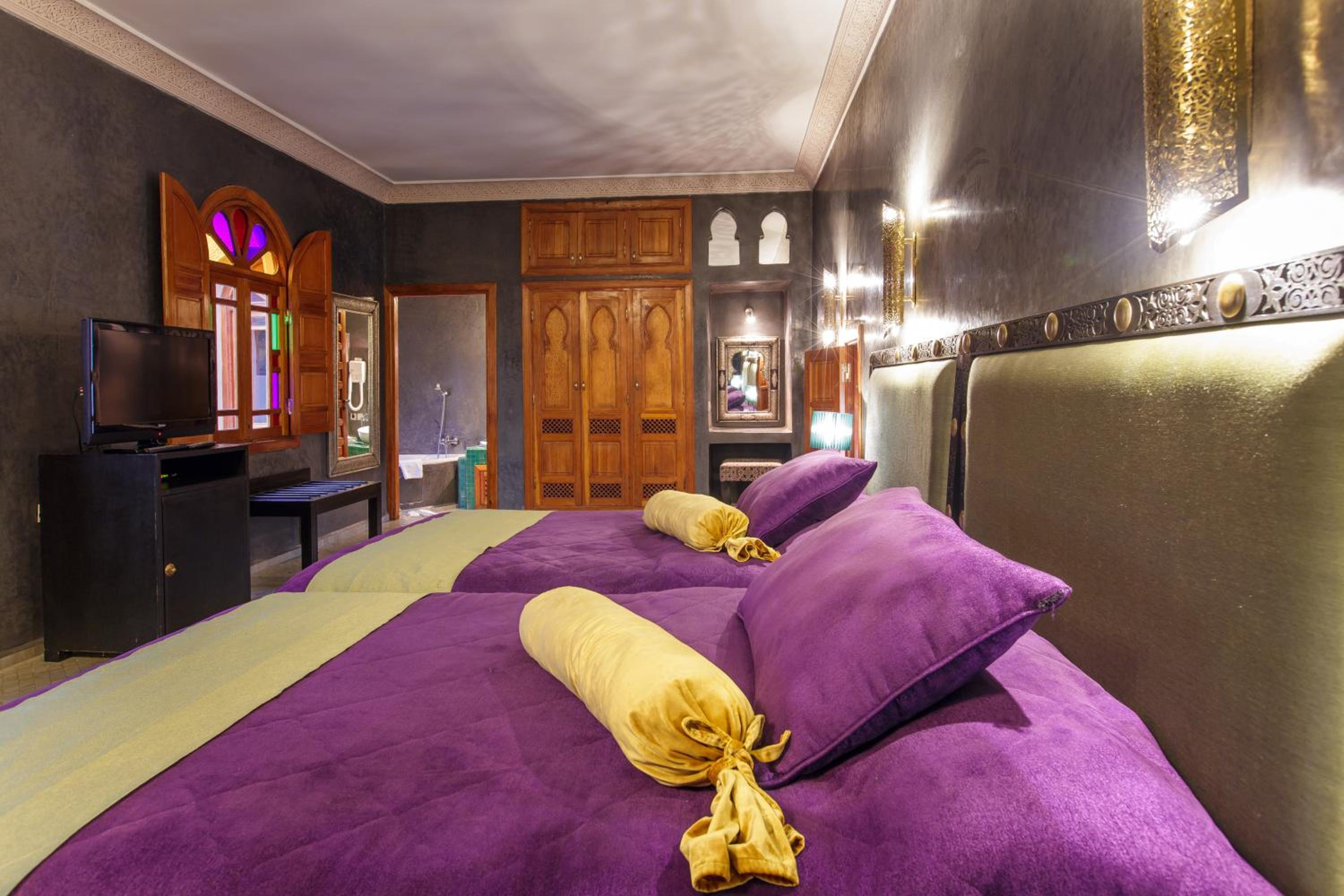 Ambassador Twin Suite photo 3