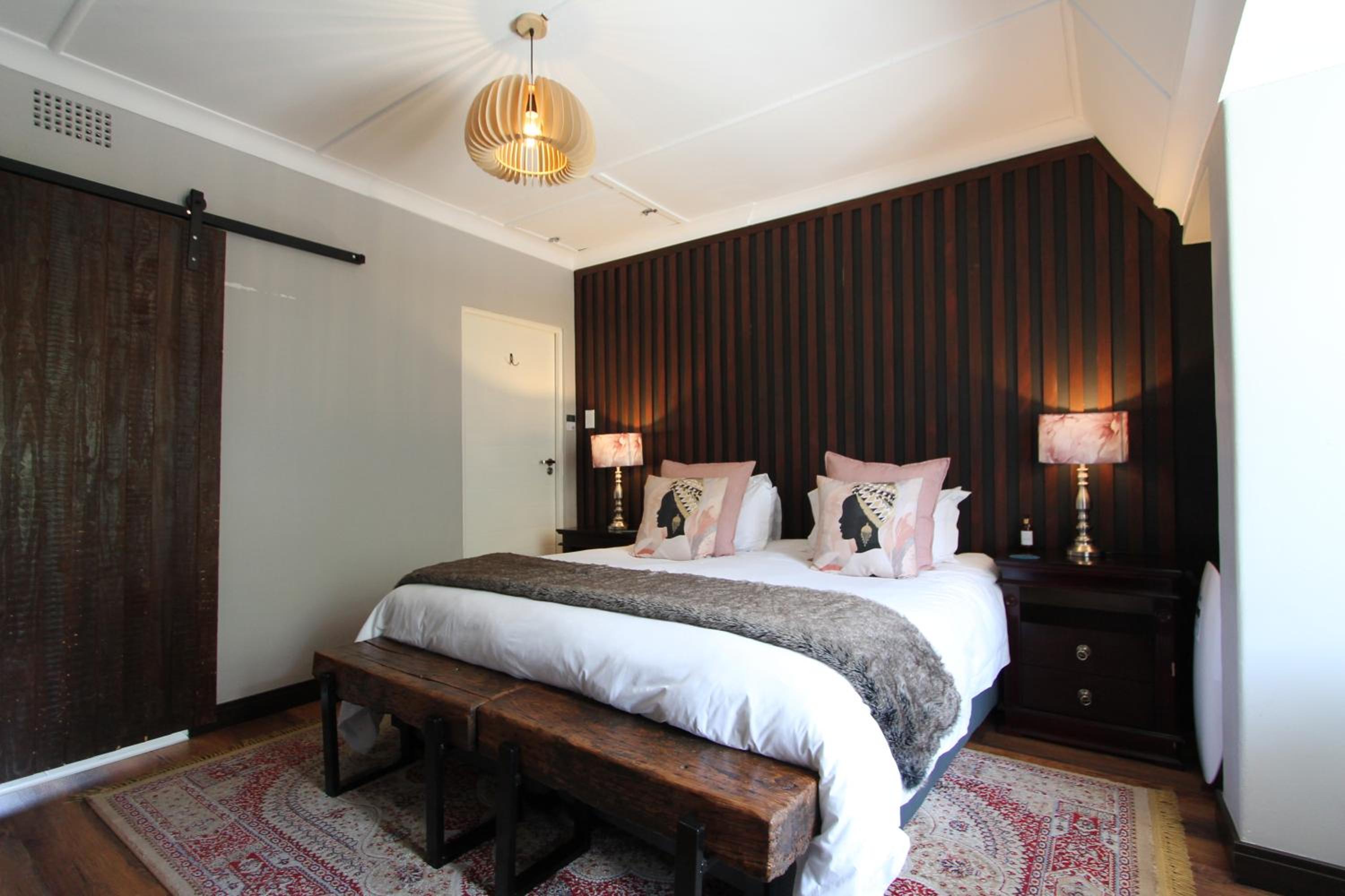 Standard King Room photo 1