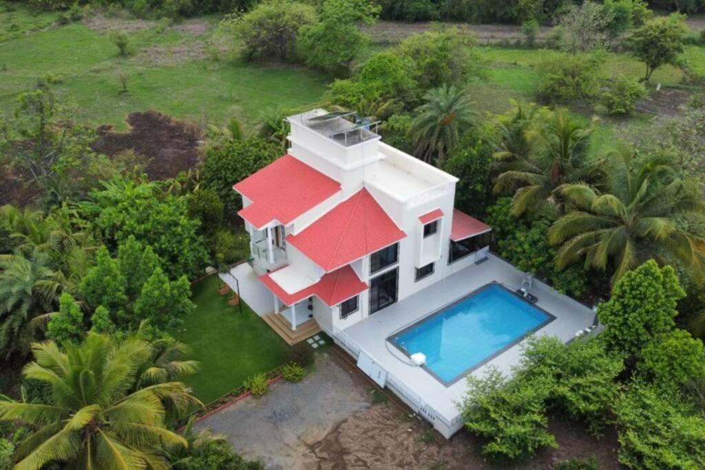 Three-Bedroom Villa photo 2