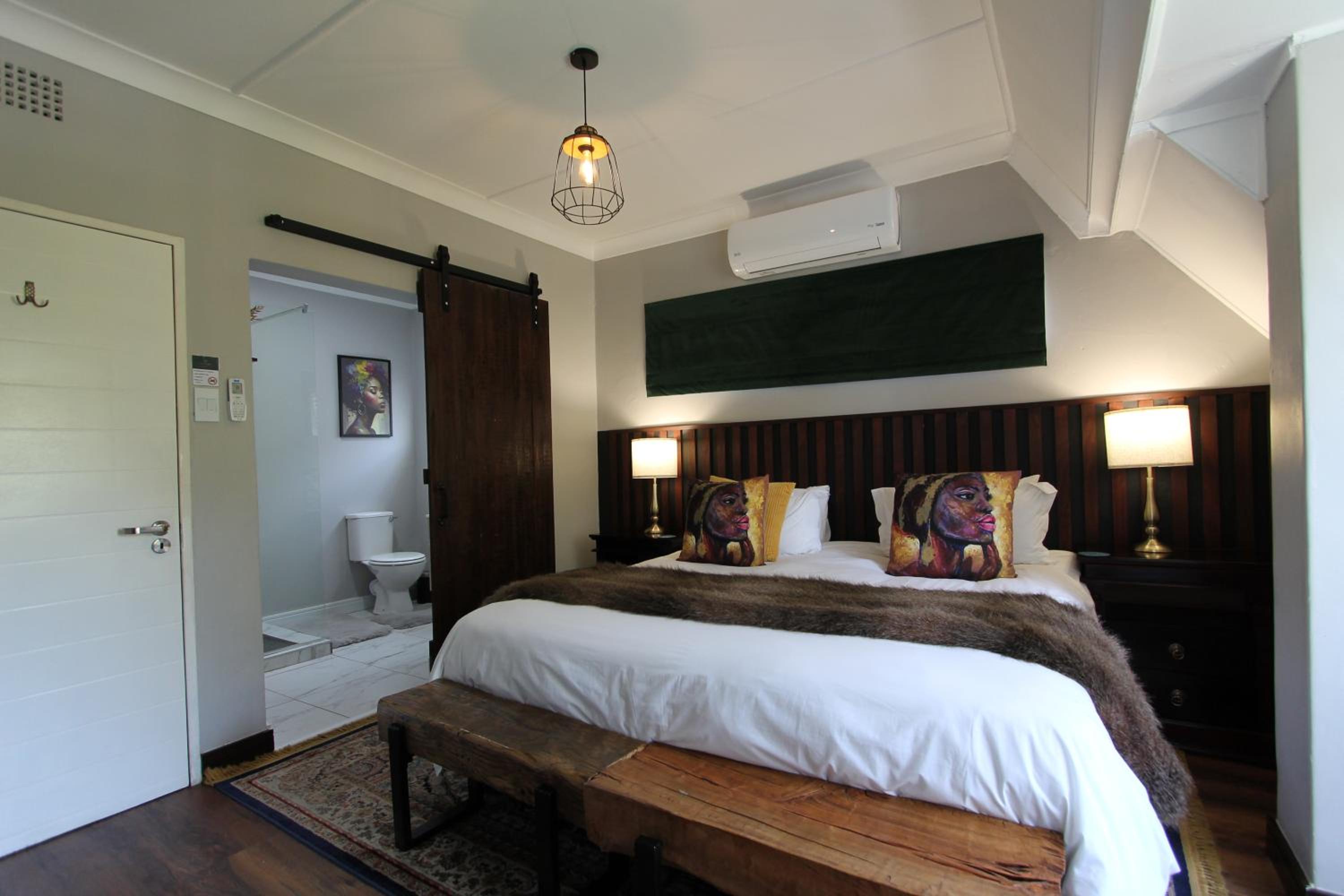 Classic King Room photo 3