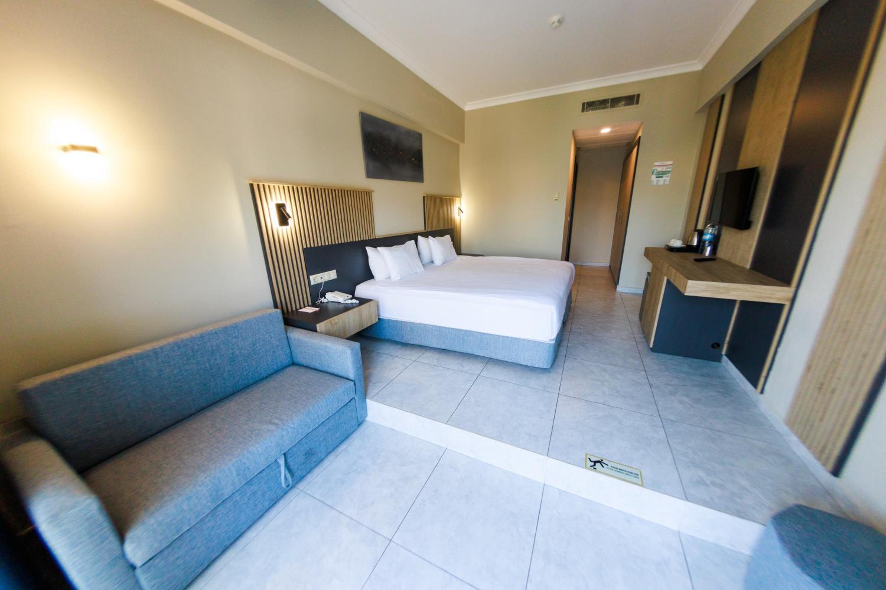 Standard Double Or Twin Room With Garden View - Photo 2