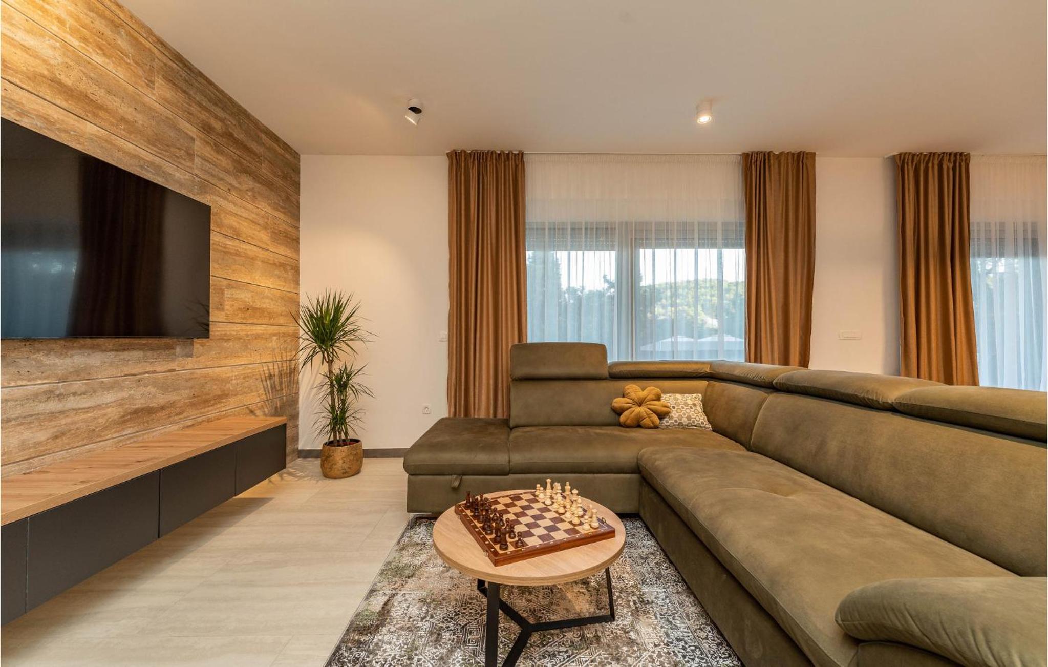 Three-Bedroom Vacation Home  photo 1