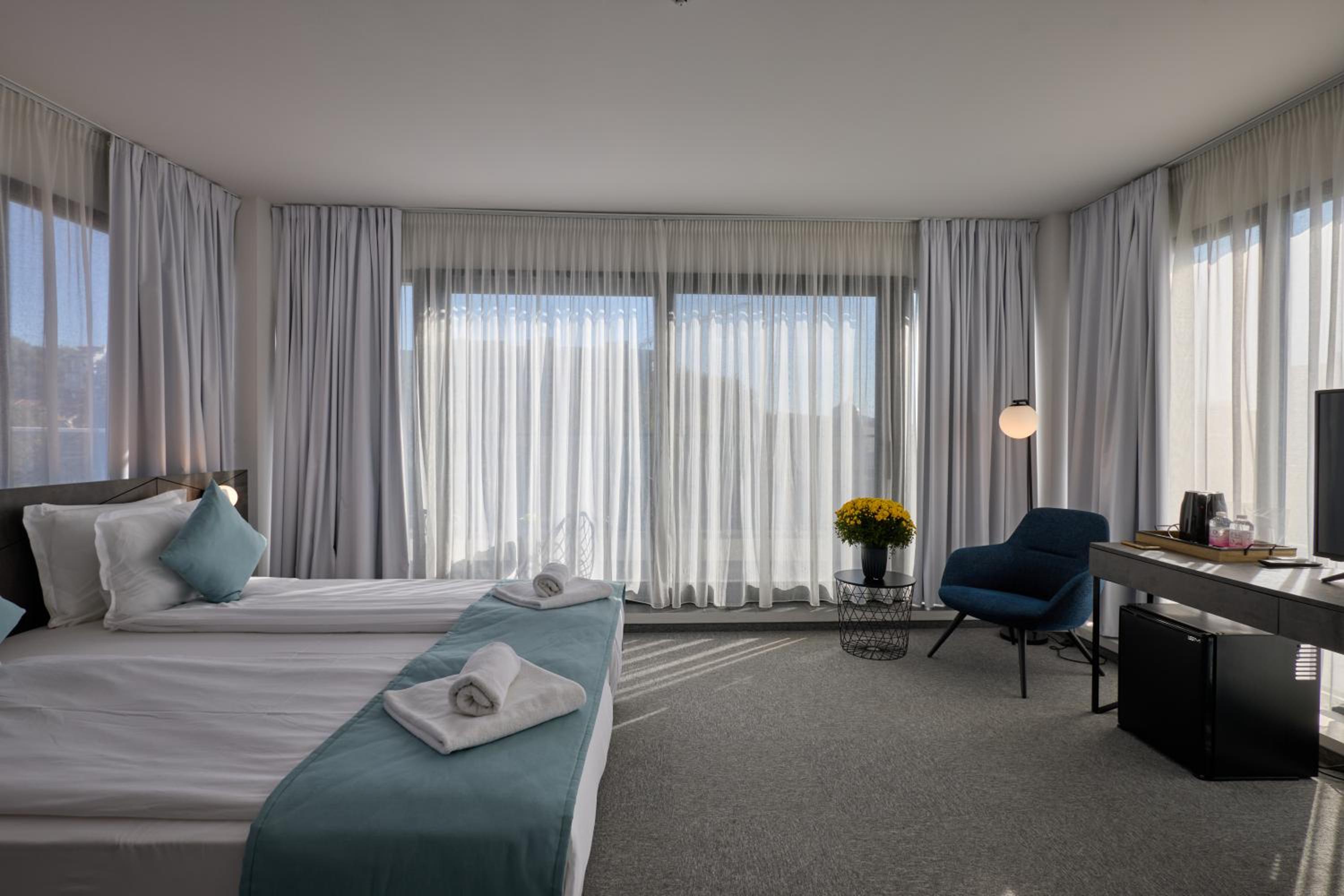 Deluxe Double Room with Balcony photo 1