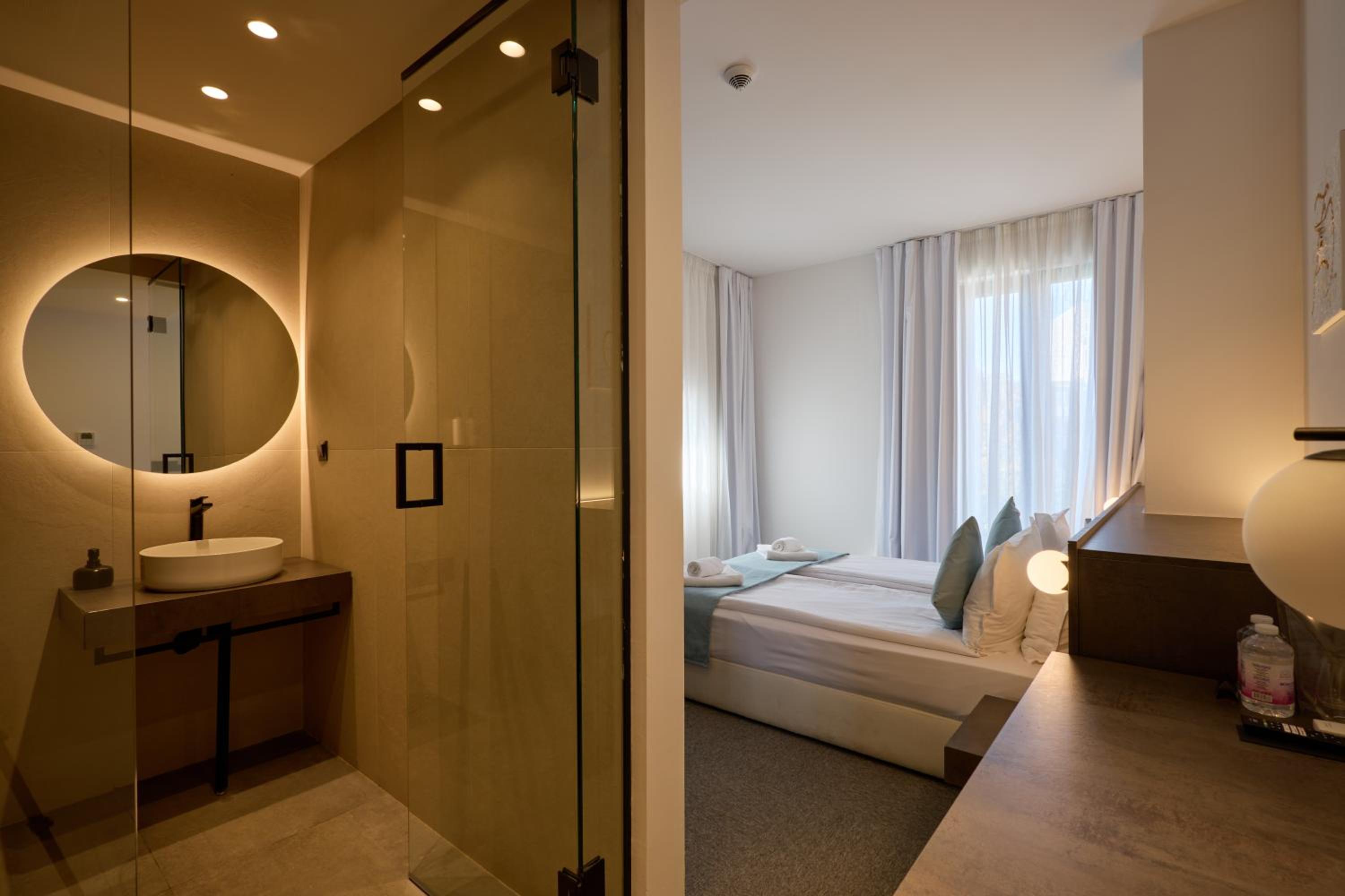 Economy Double Room photo 1