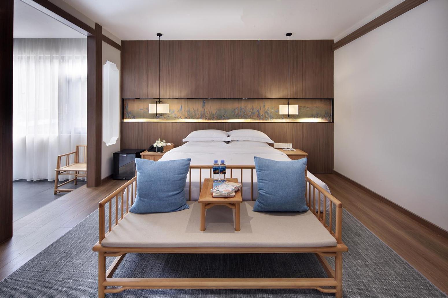 Deluxe Suite with Spa Bath