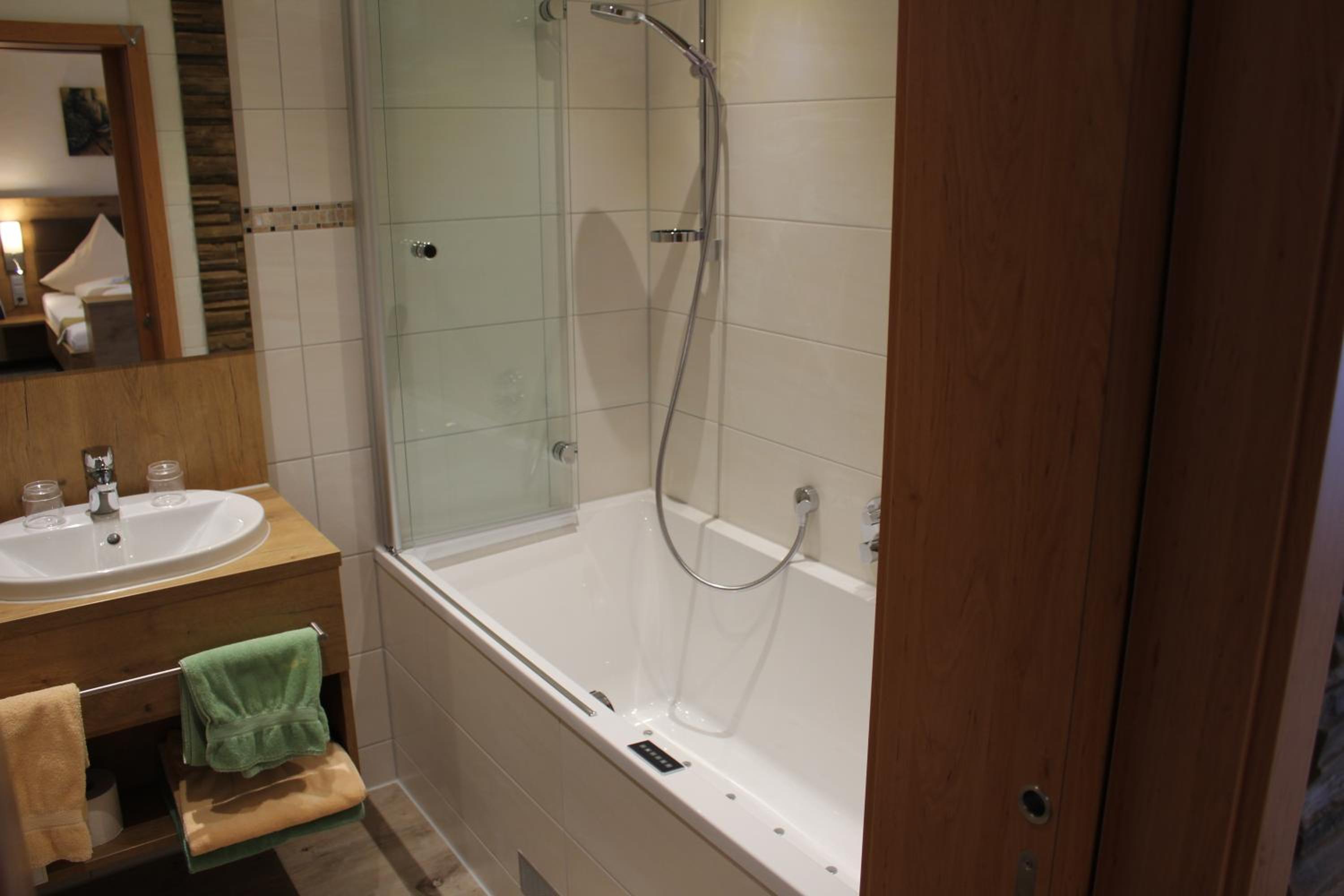 Deluxe Double Room with Bath photo 3