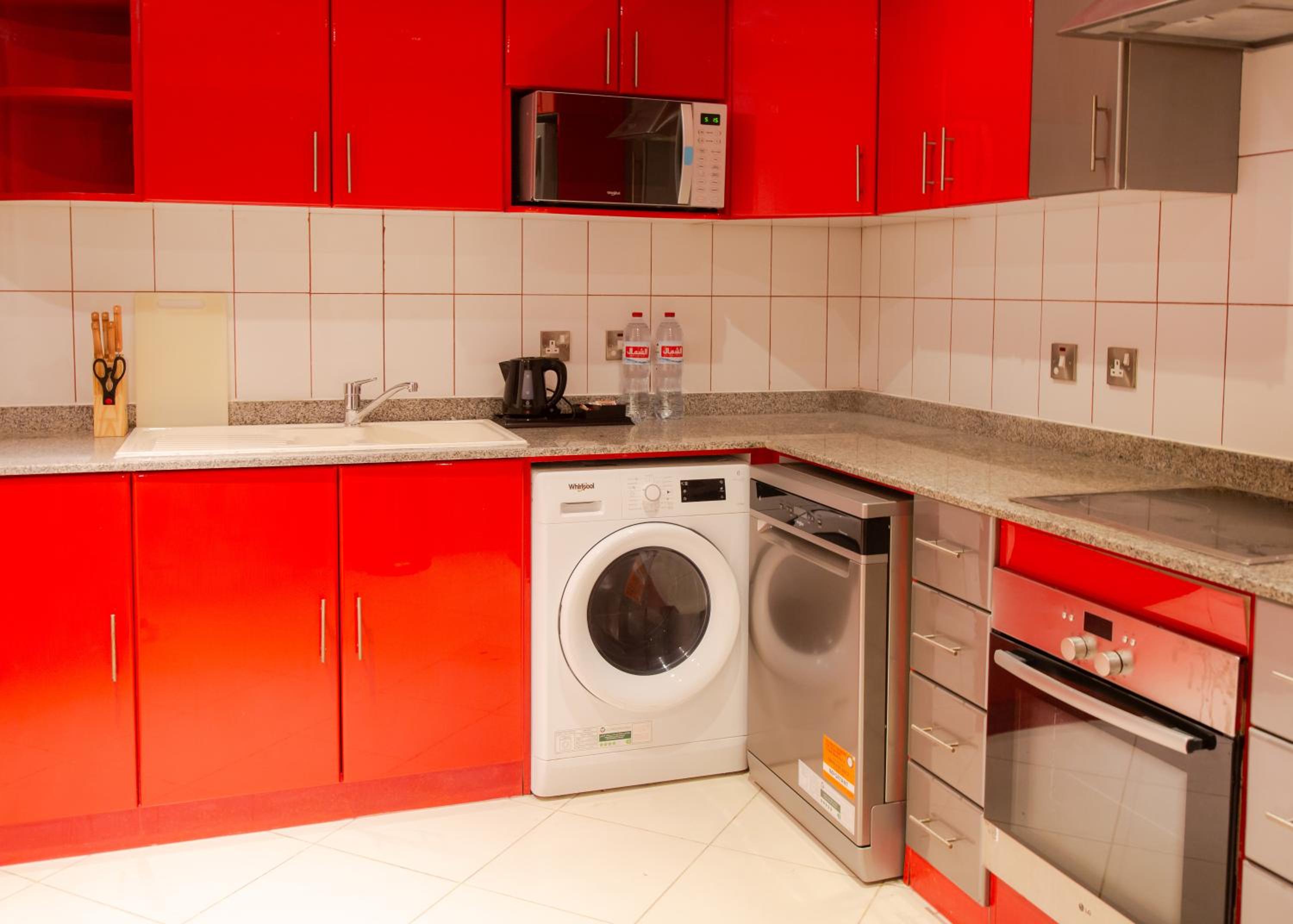 Three-Bedroom Standard Apartment - Photo 14