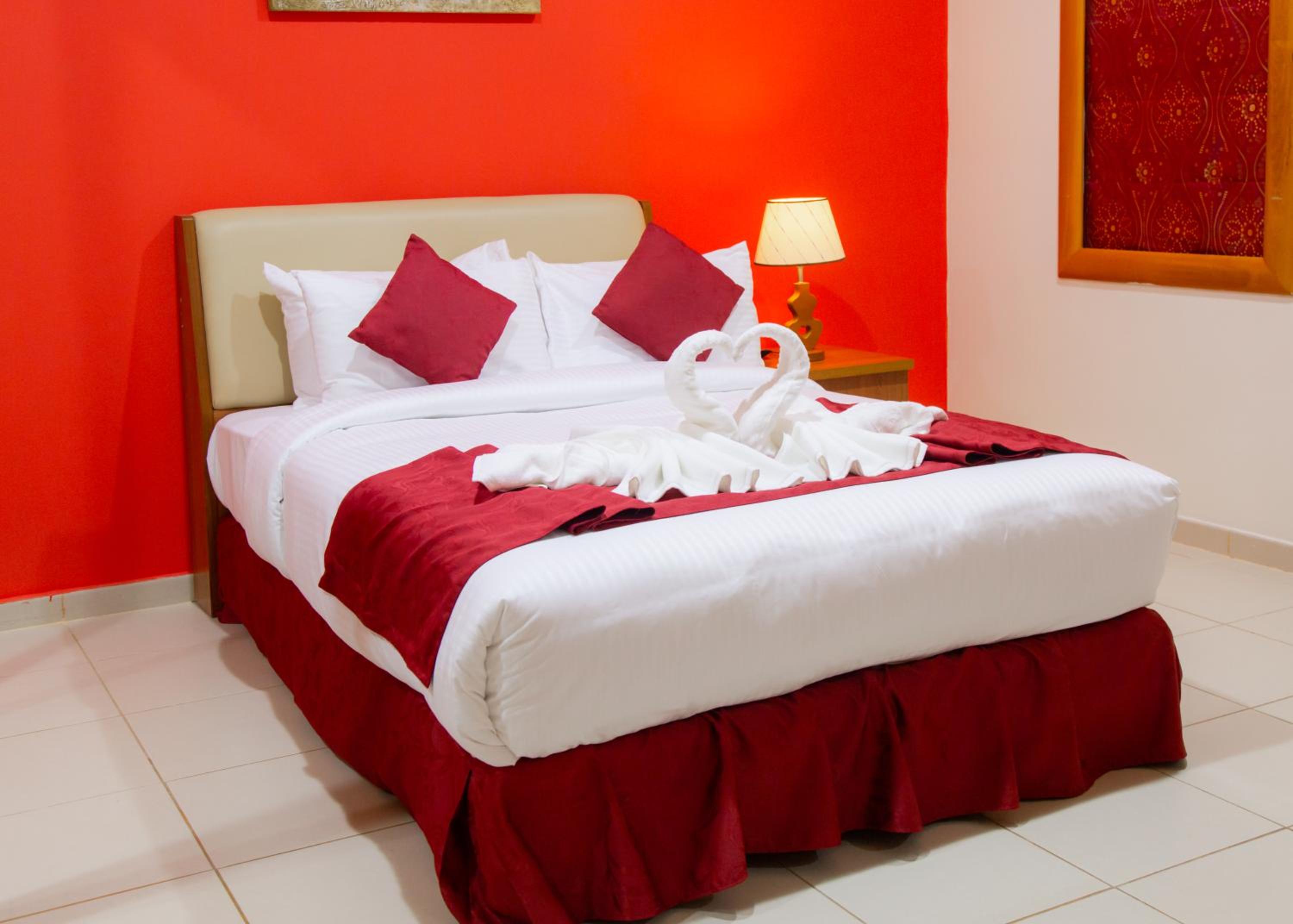 Three-Bedroom Standard Apartment - Photo 6