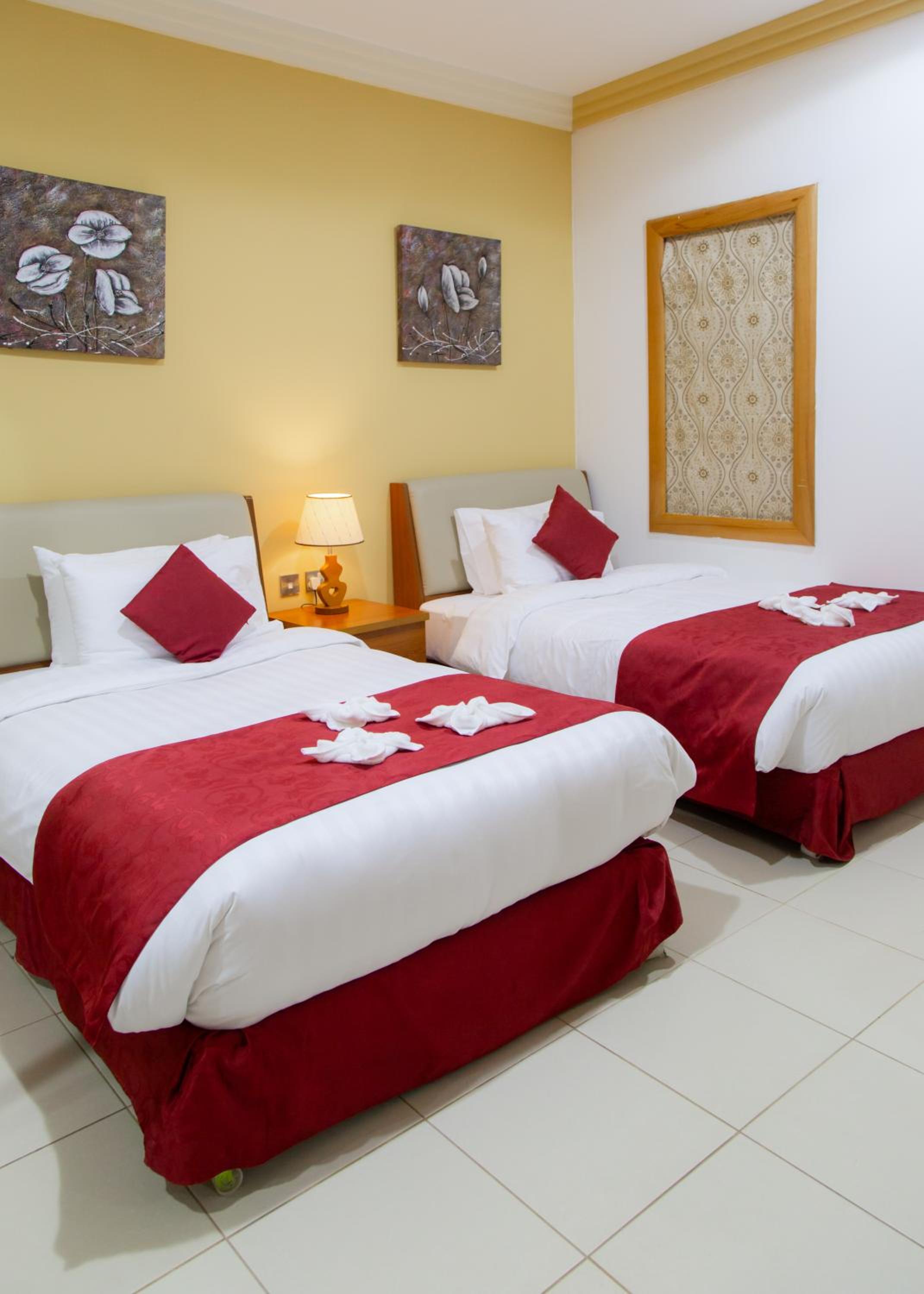 Three-Bedroom Standard Apartment - Photo 5