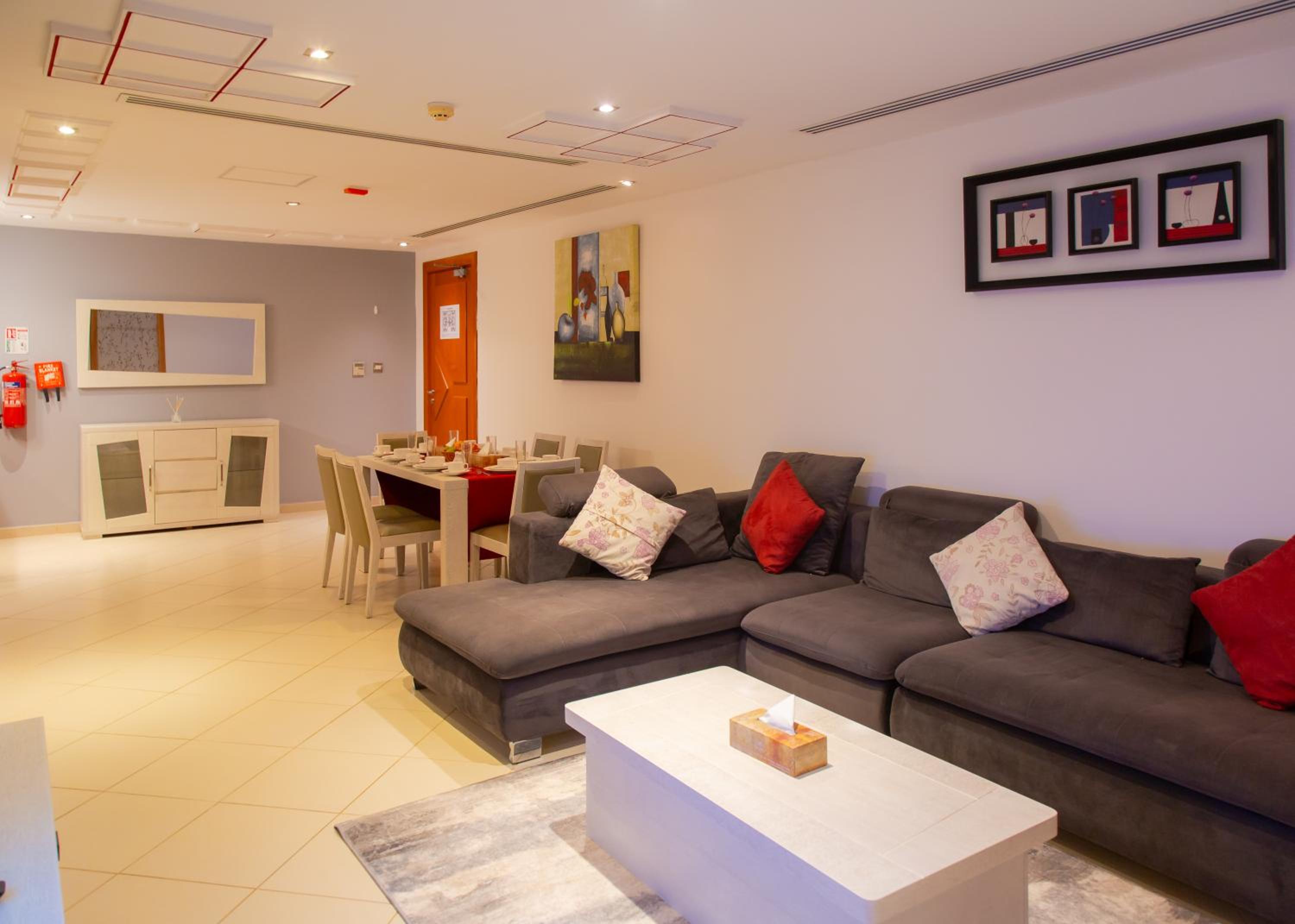 Three-Bedroom Standard Apartment - Photo 4