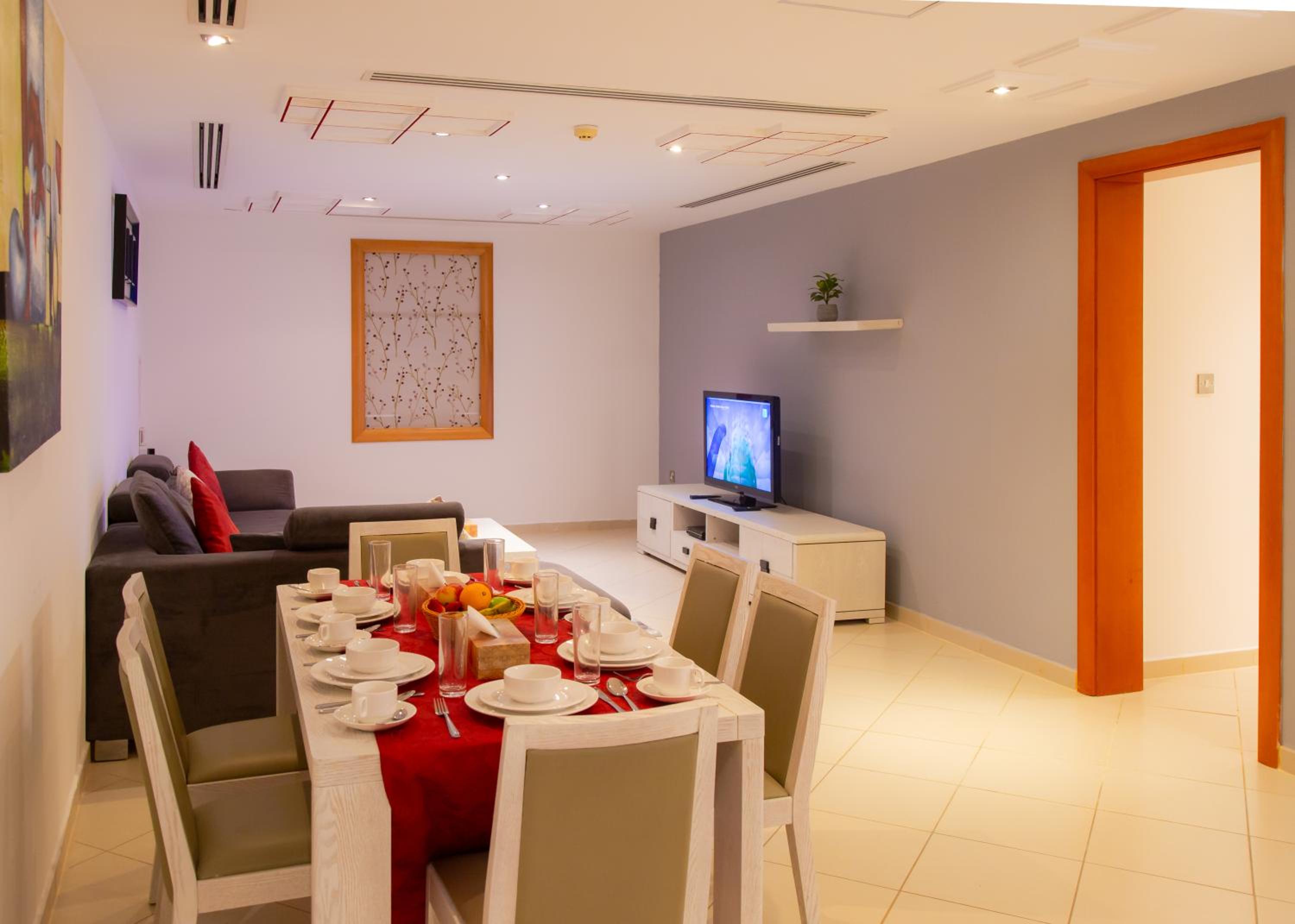 Three-Bedroom Standard Apartment - Photo 9