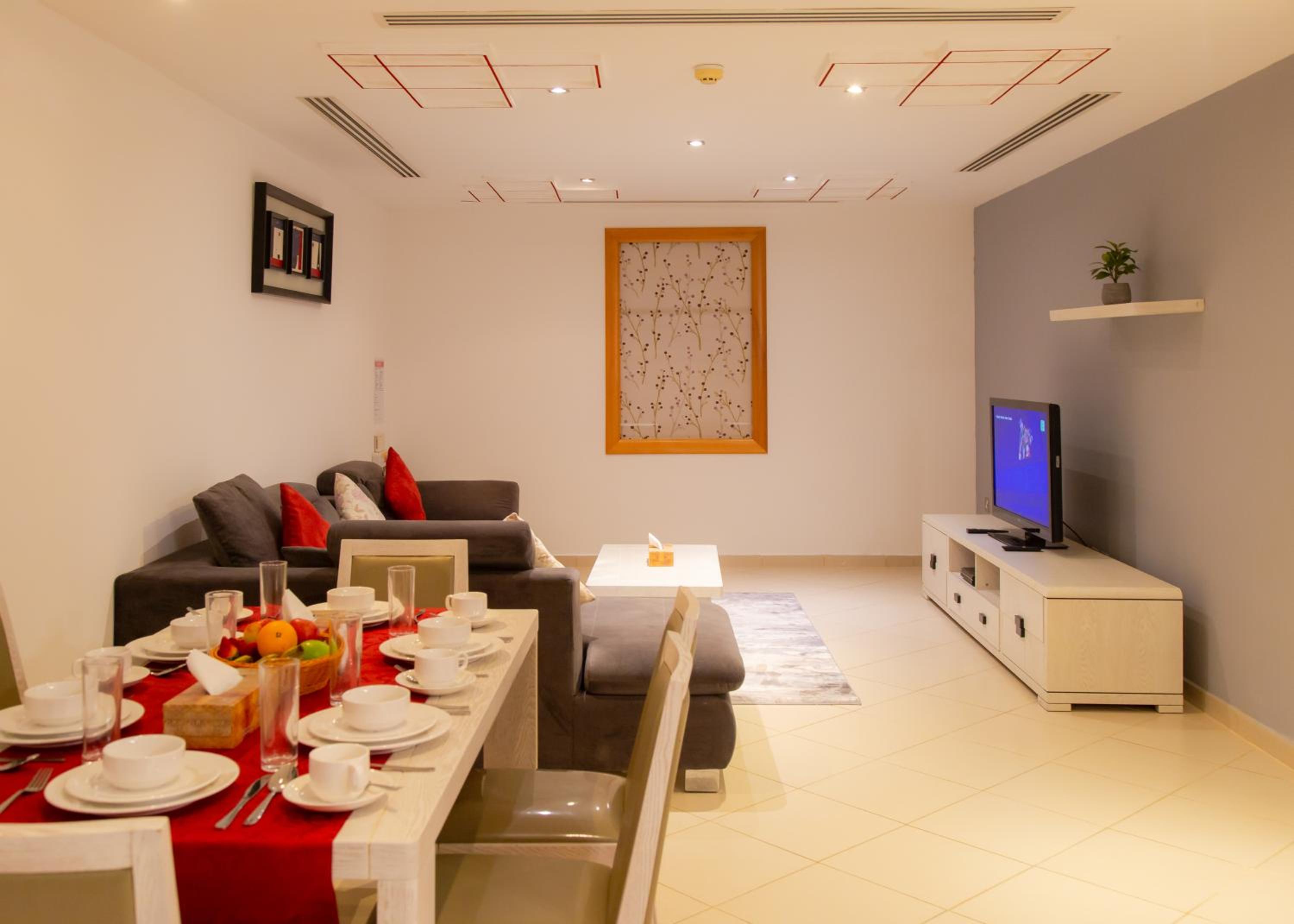 Three-Bedroom Standard Apartment - Photo 11