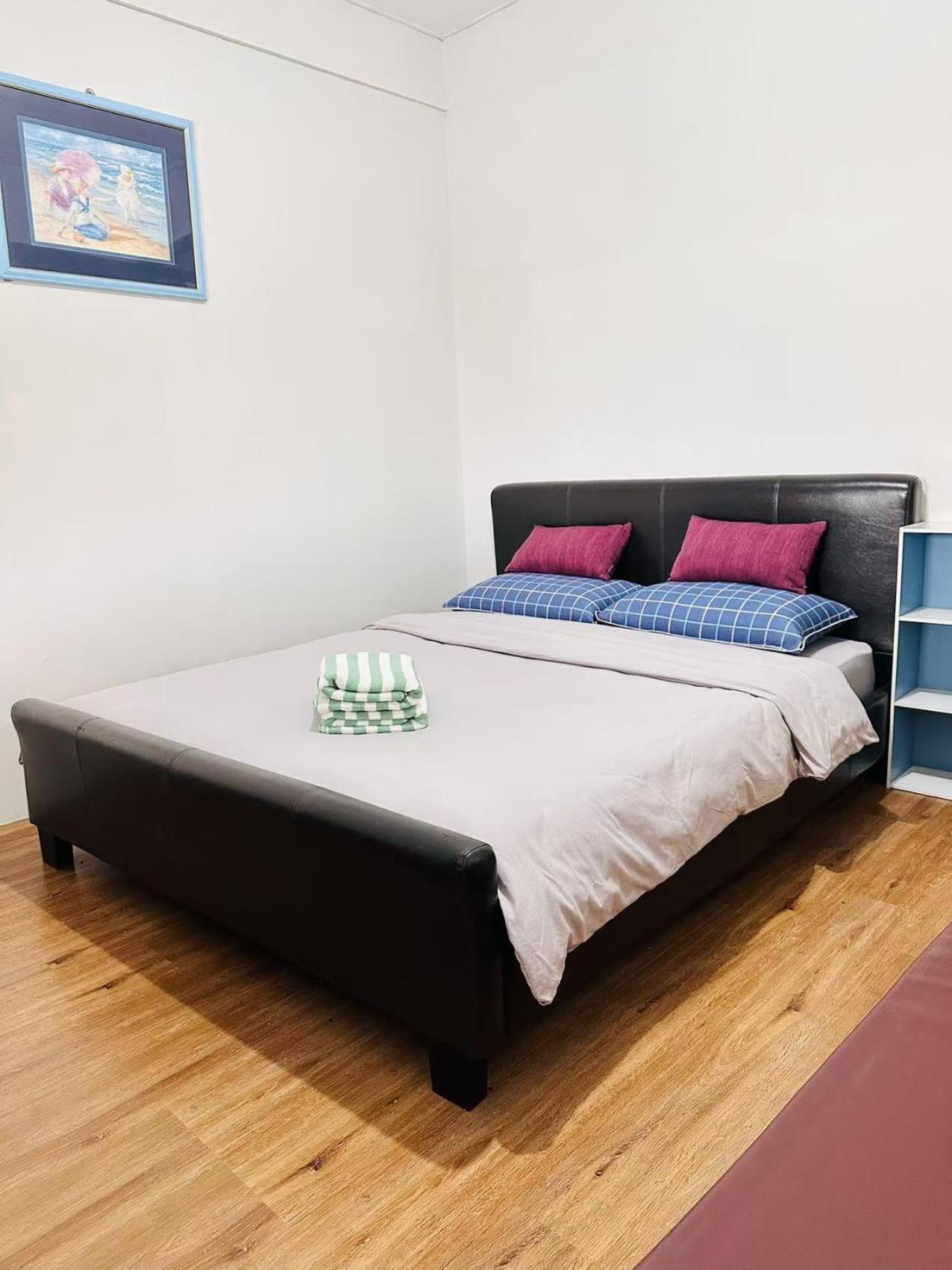Three-Bedroom House photo 2