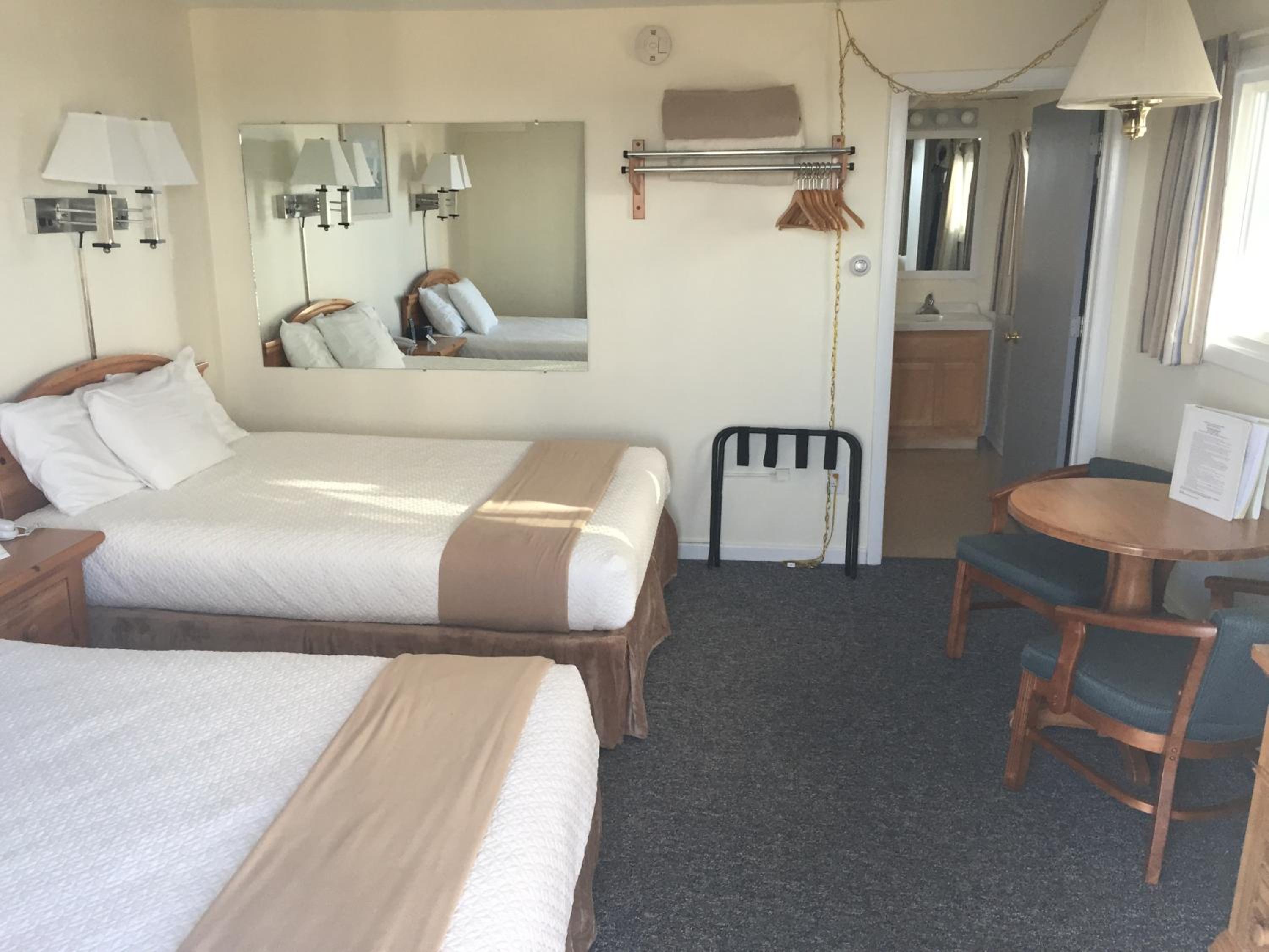 Queen Room with Two Queen Beds with Sea View