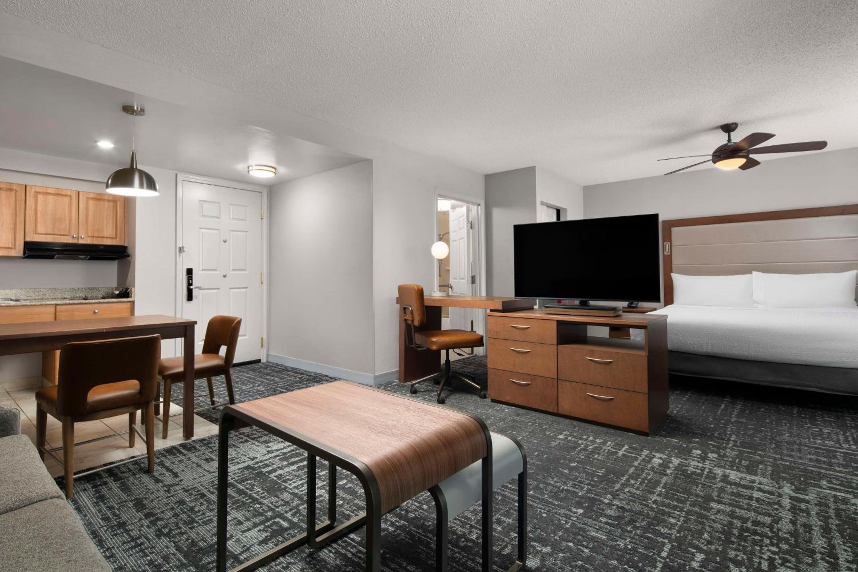King Studio Suite - Non-Smoking - Photo 3