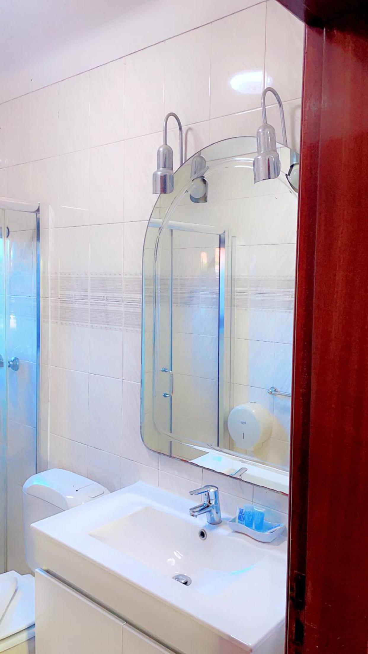 Standard Double Room - Photo 17