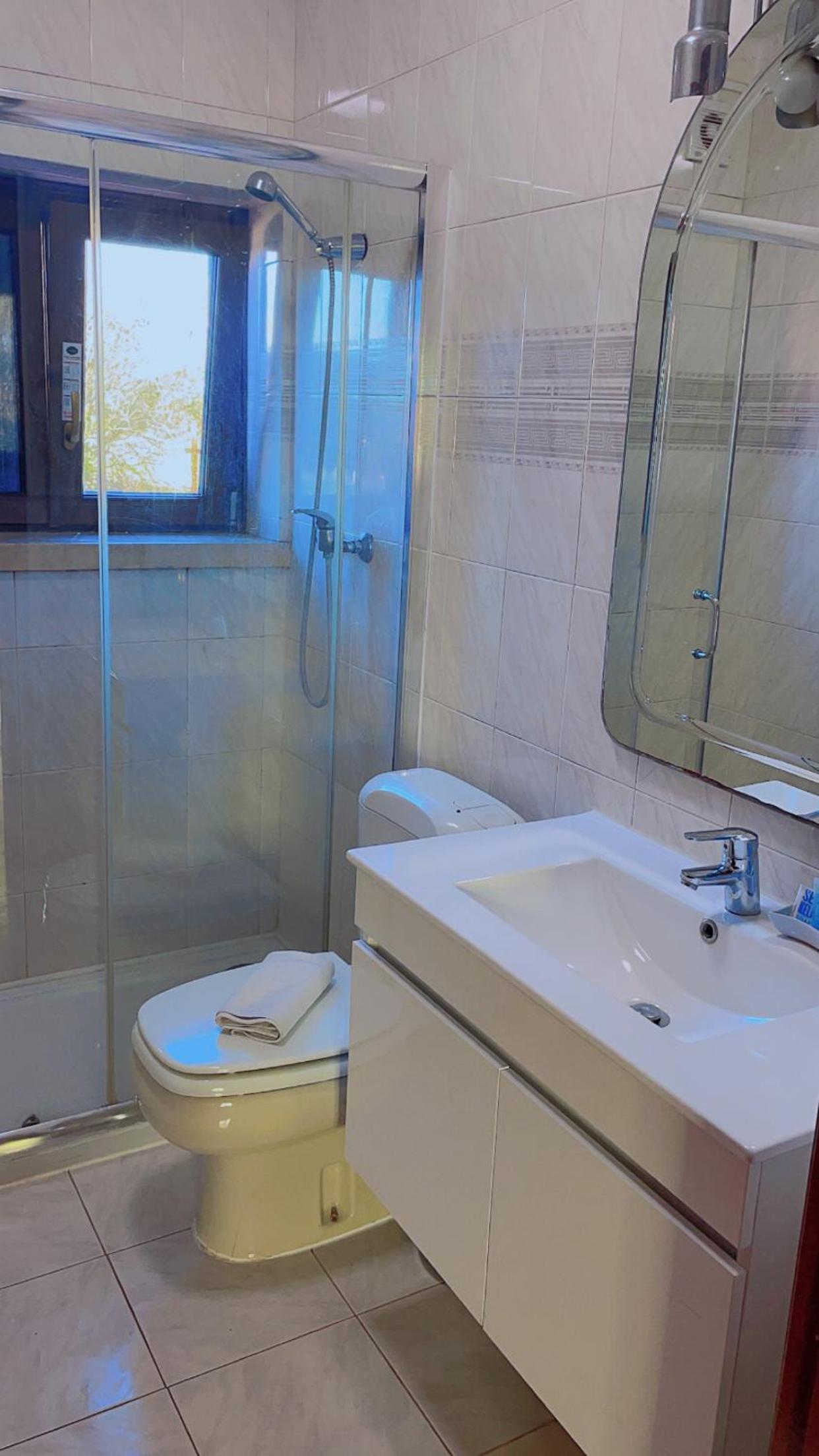 Standard Double Room - Photo 16