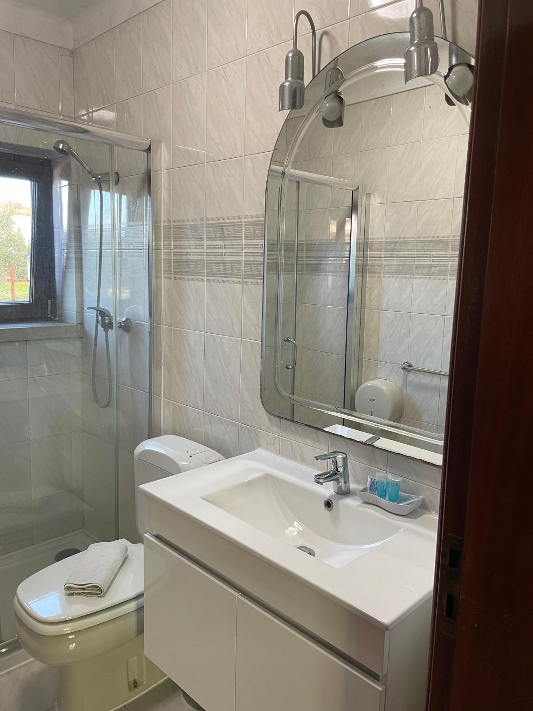 Standard Double Room - Photo 18