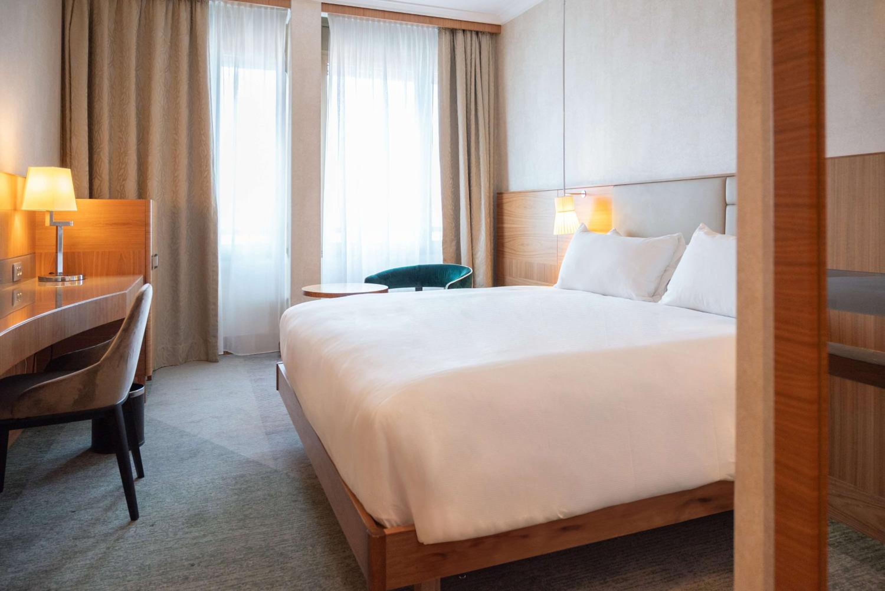 Deluxe Refurbished King Guest Room