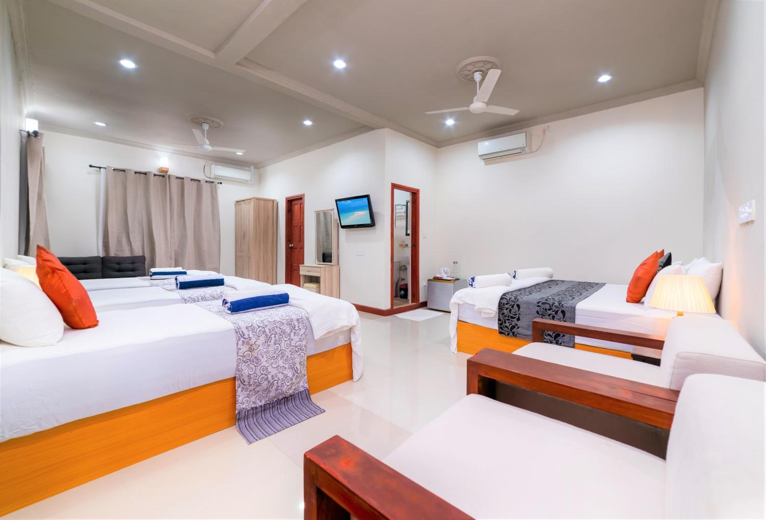 Deluxe Family Suite photo 1