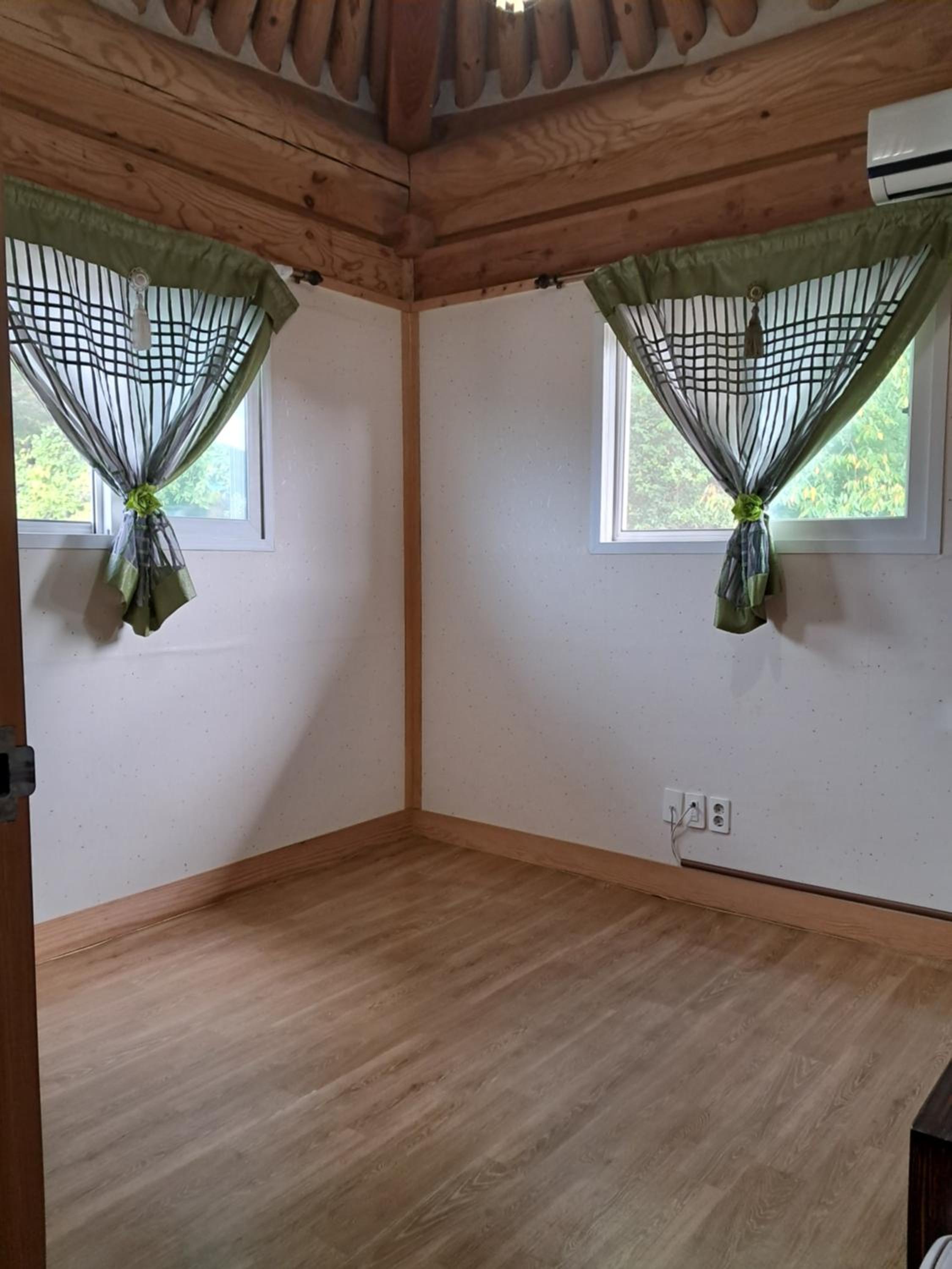 Korean-Style Ondol Room - Photo 2