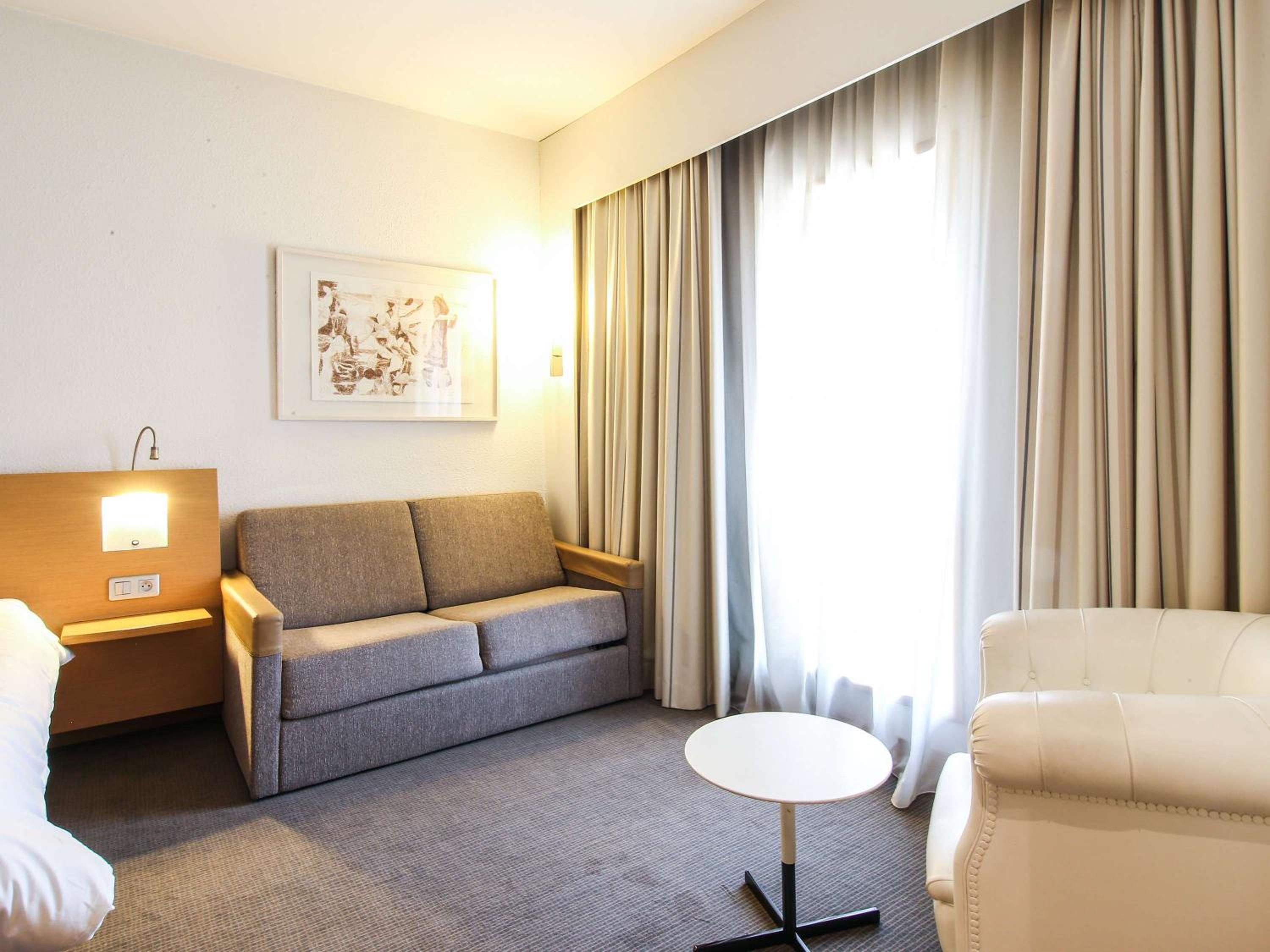 Executive Suite - Photo 4