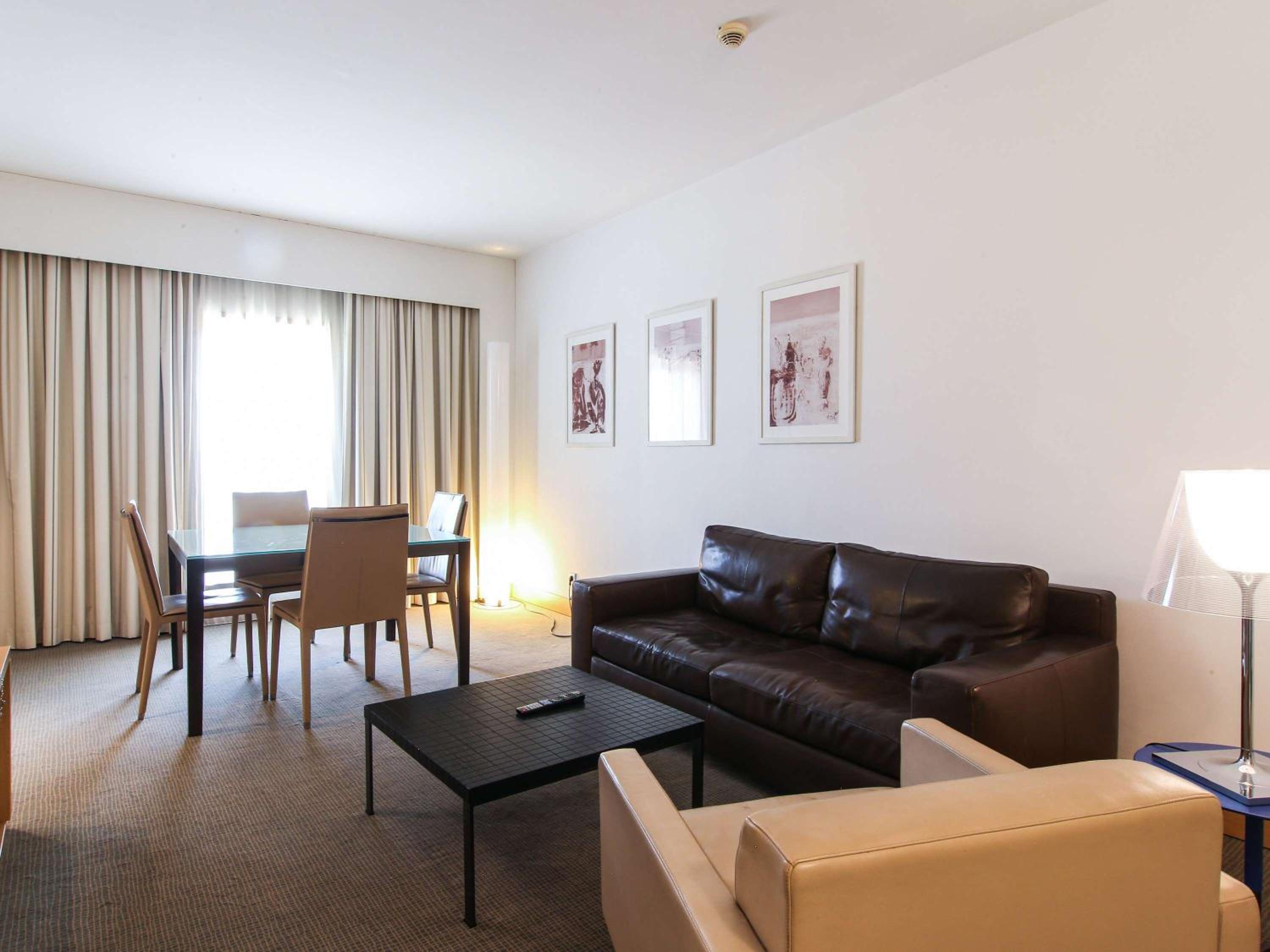 Executive Suite - Photo 3