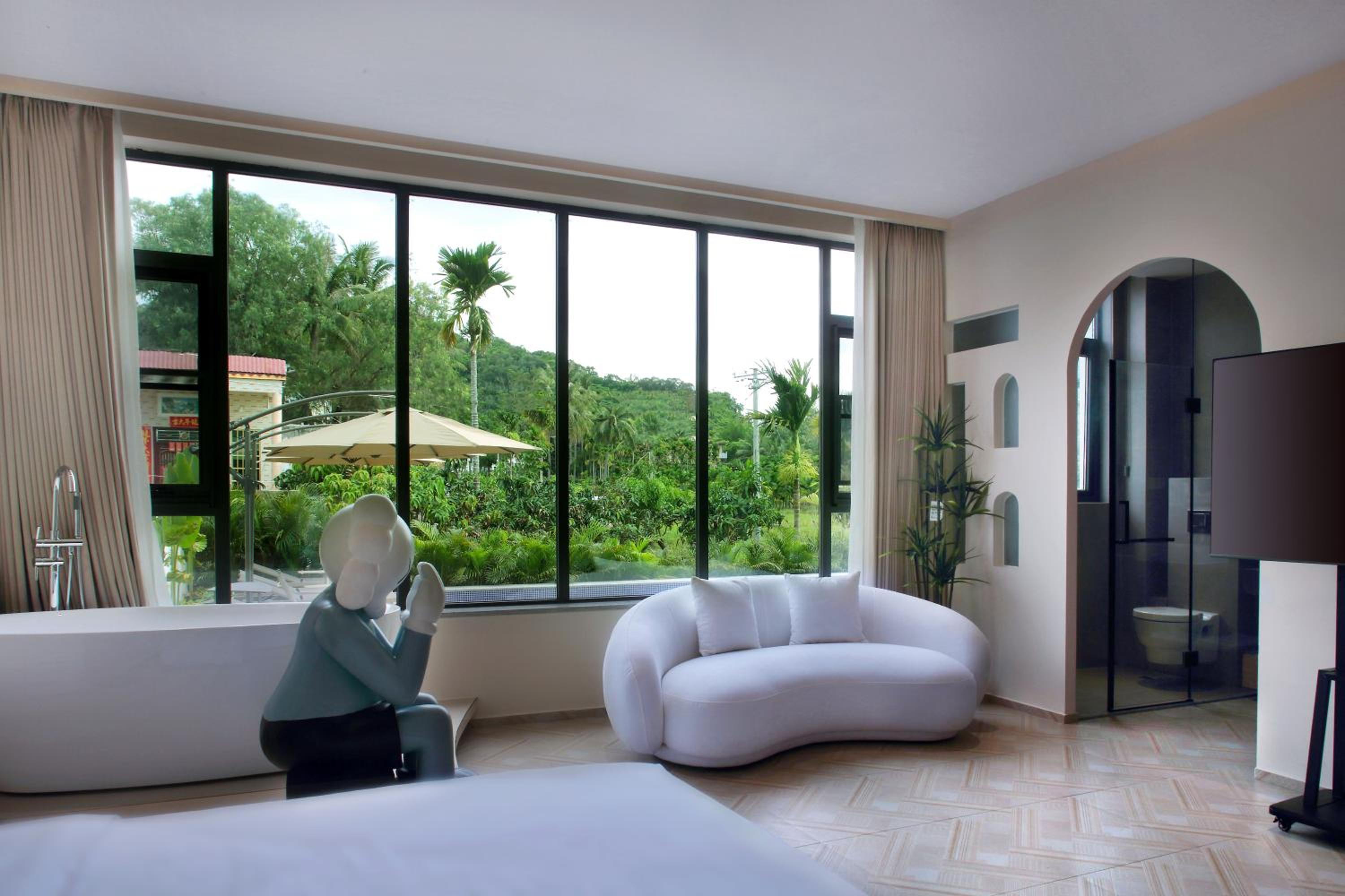 Queen Room with Pool View photo 3