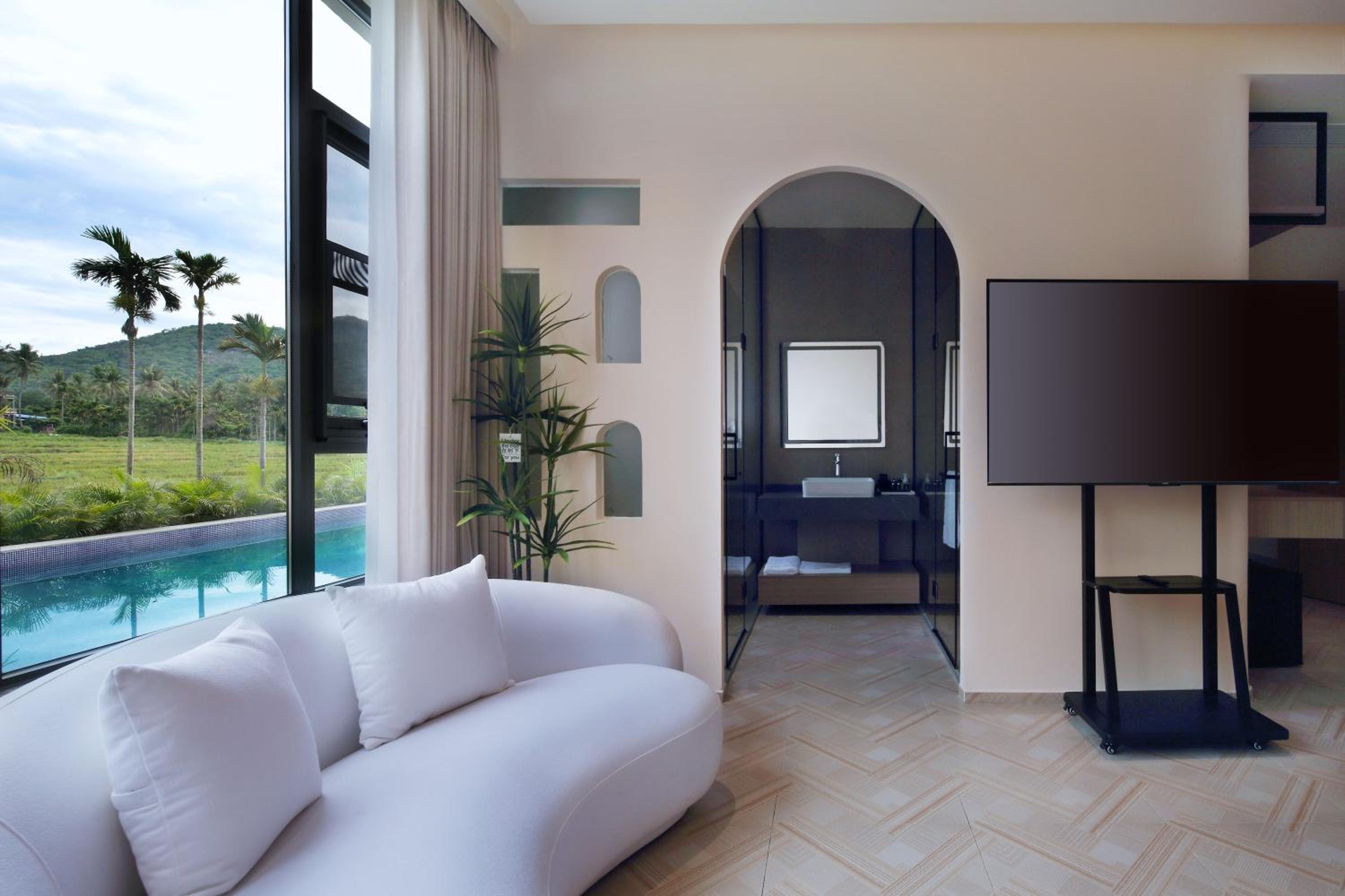 Queen Room with Pool View photo 1