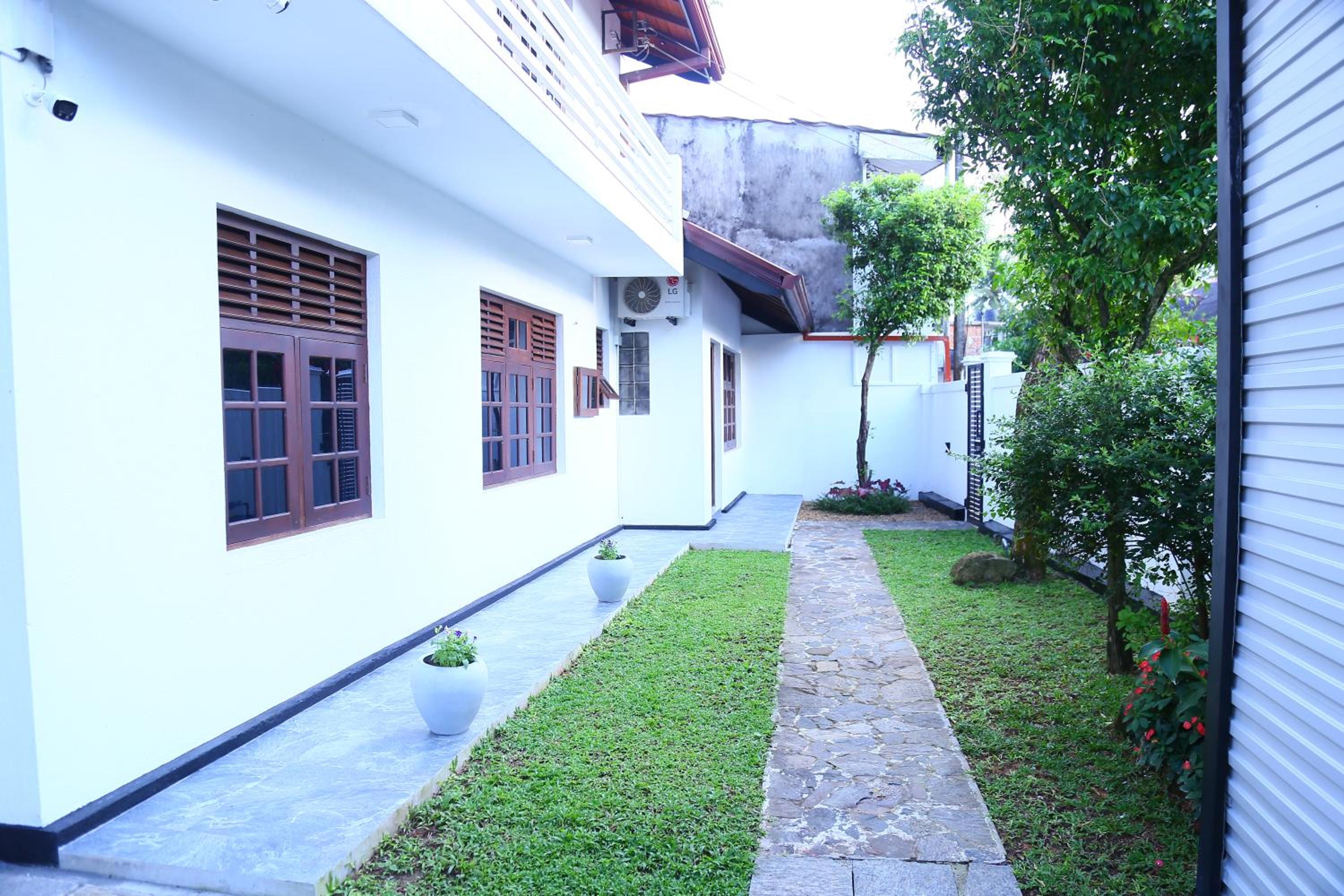 Four-Bedroom House photo 2