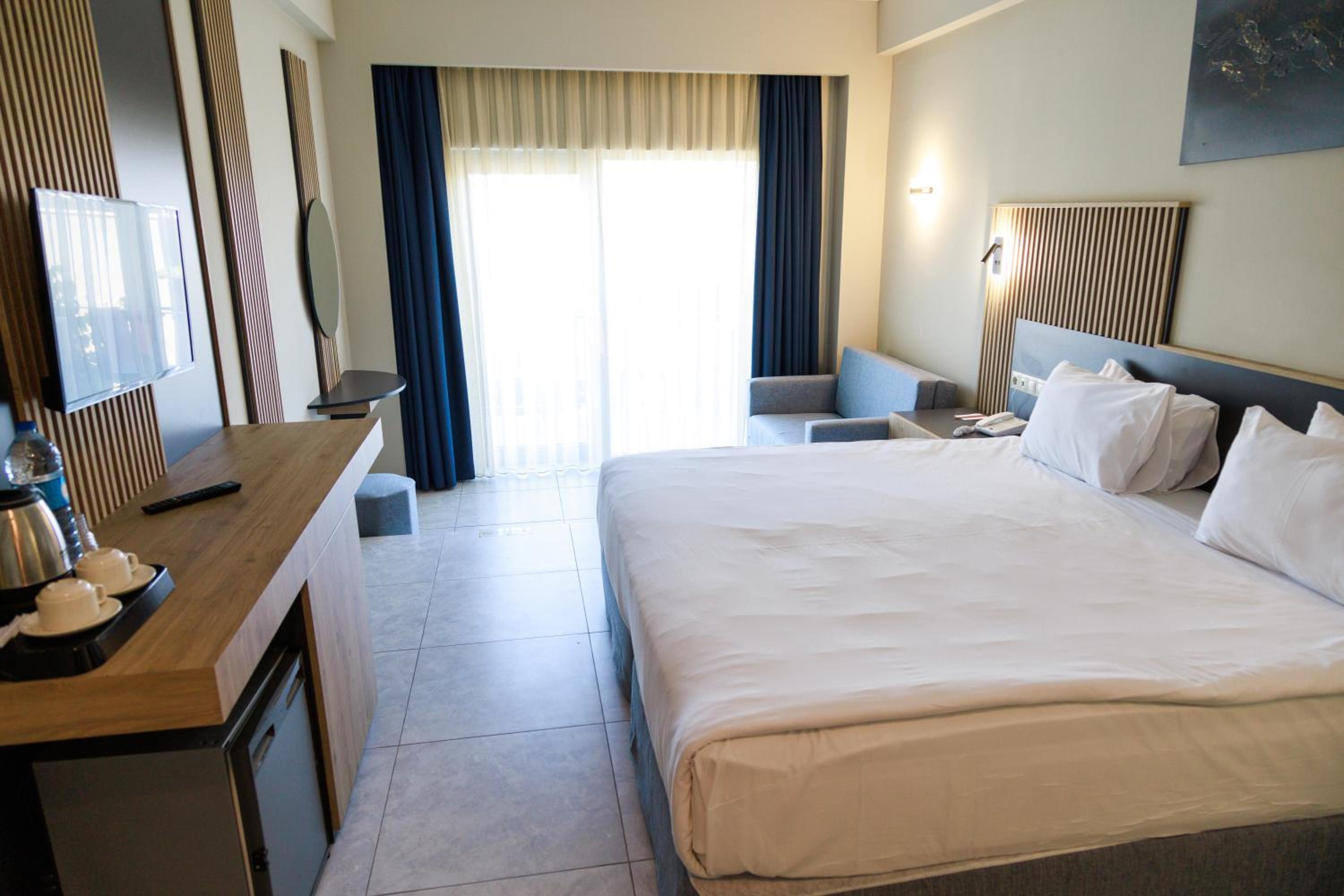 Double Or Twin Room With Garden View - Photo 3