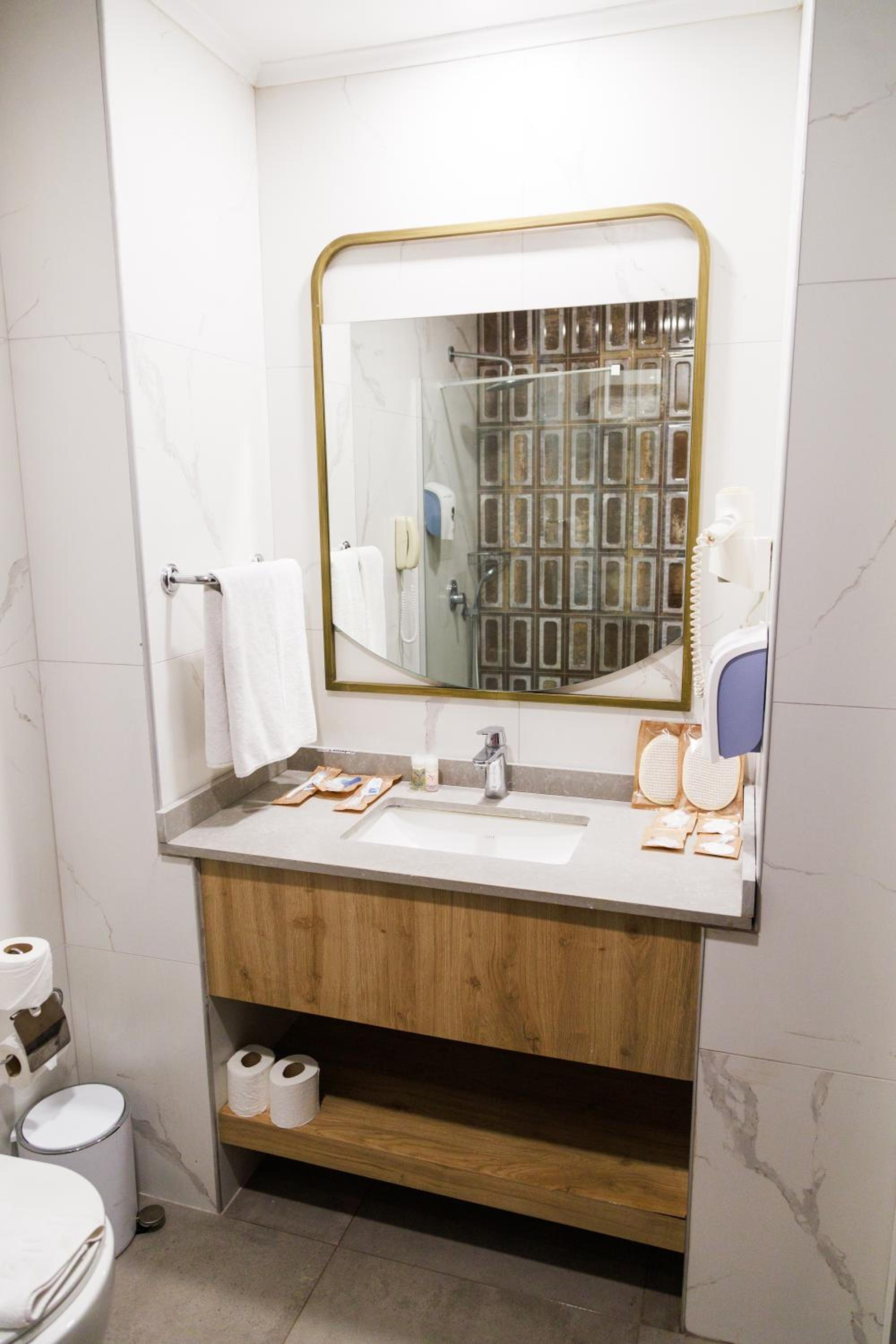 Double Or Twin Room With View - Photo 2