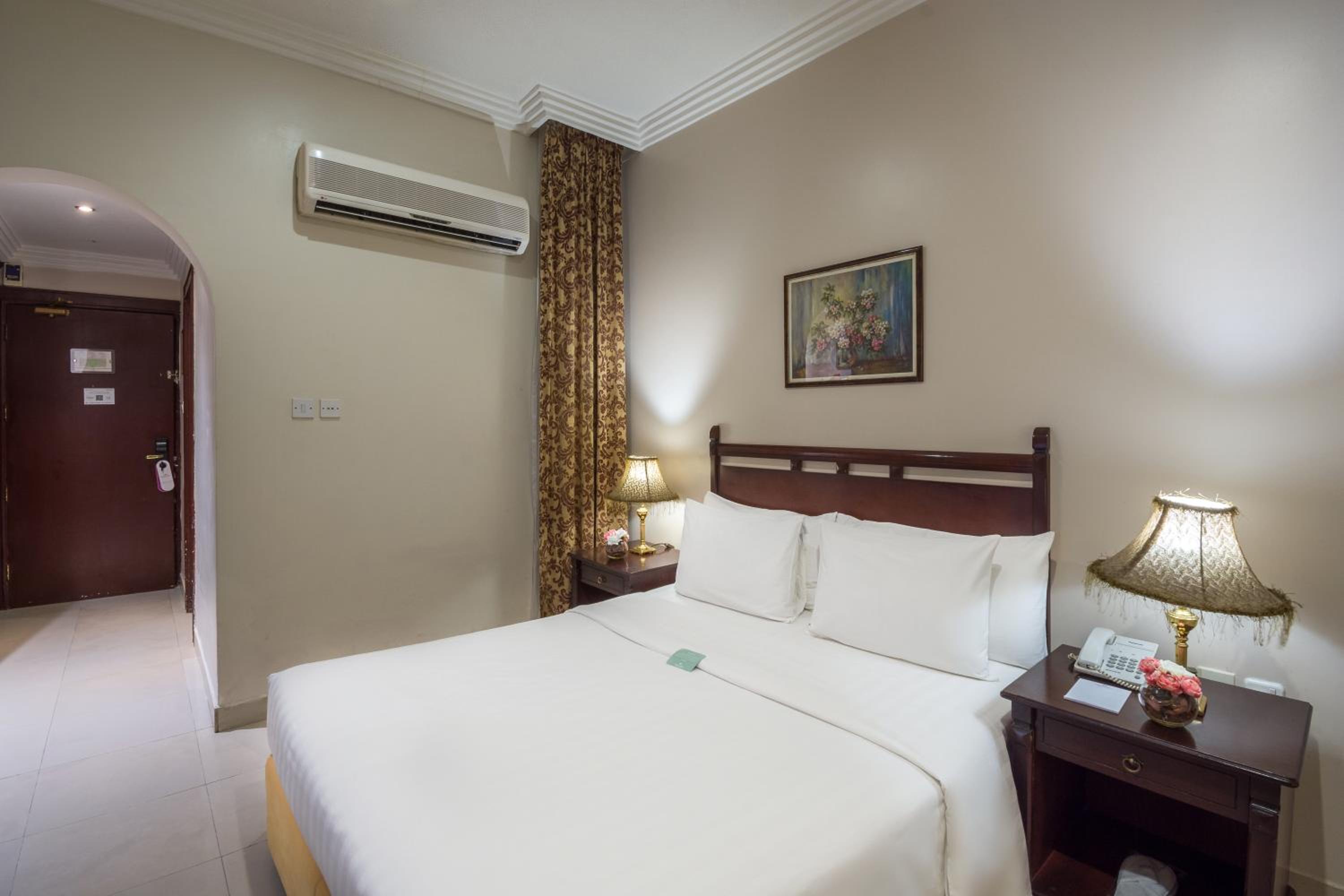 Standard King Room photo 1
