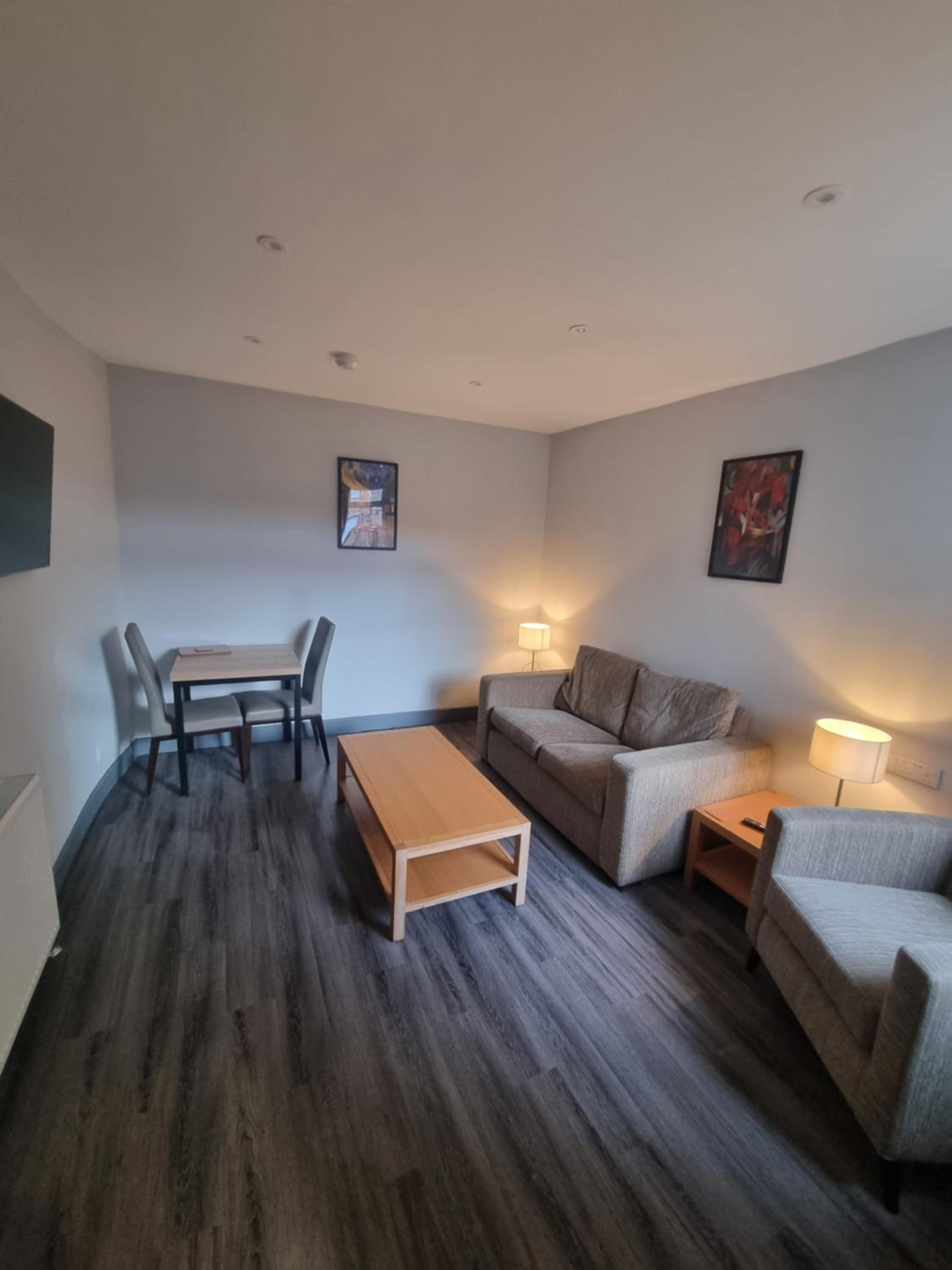One-Bedroom Apartment photo 3