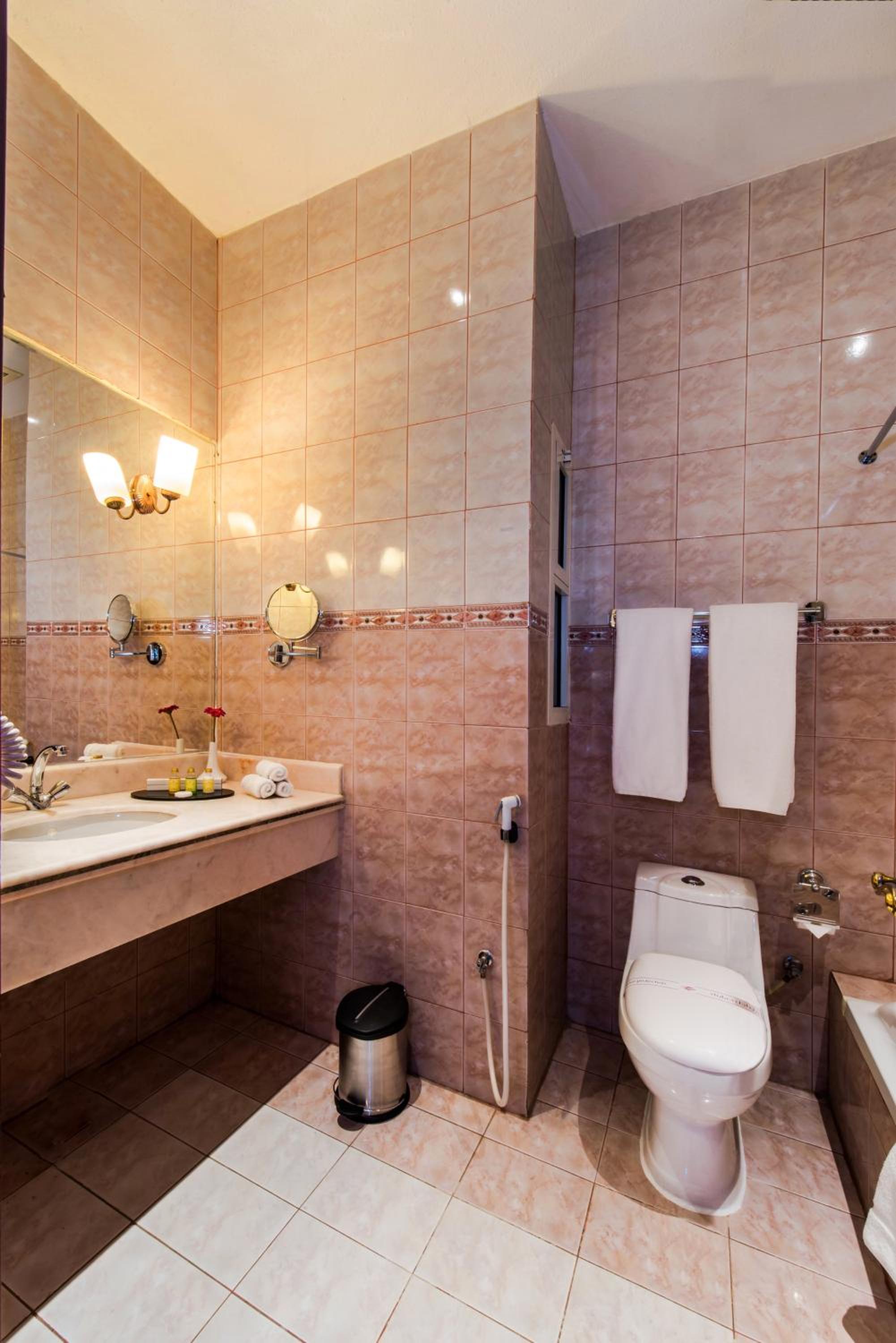 Standard King Room photo 3