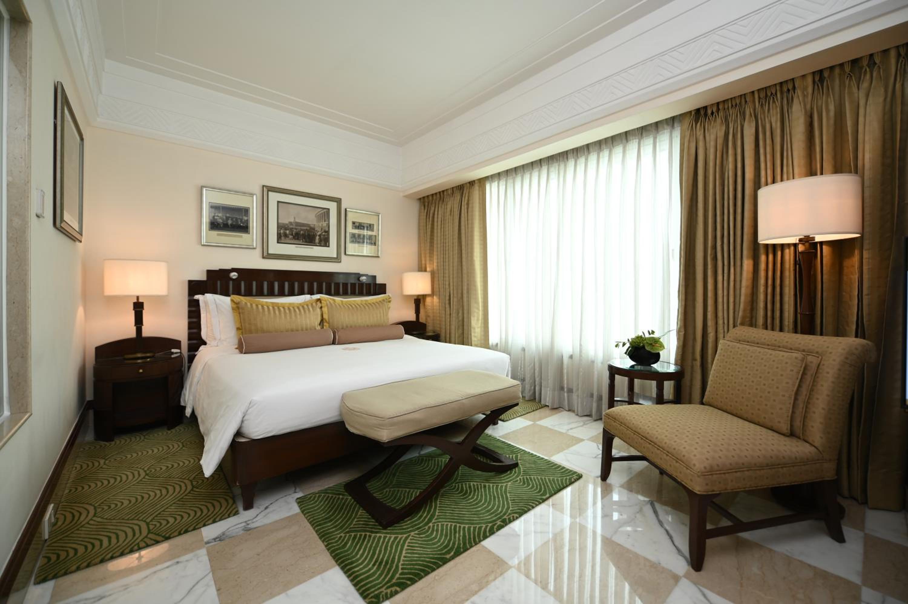 Deco Suite with Round Trip Airport Transfer and INR 5000 Property credit
