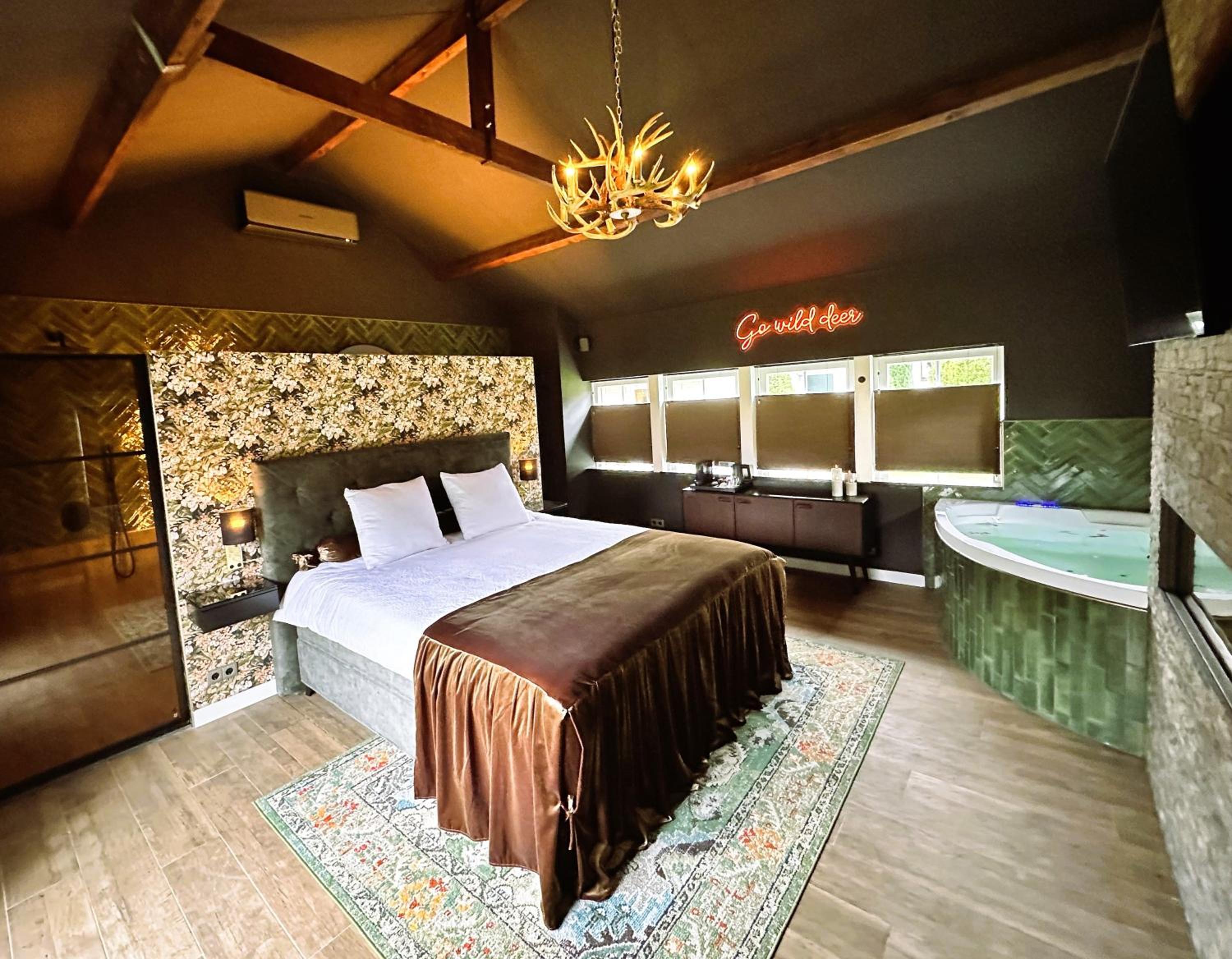 King Room with Spa Bath