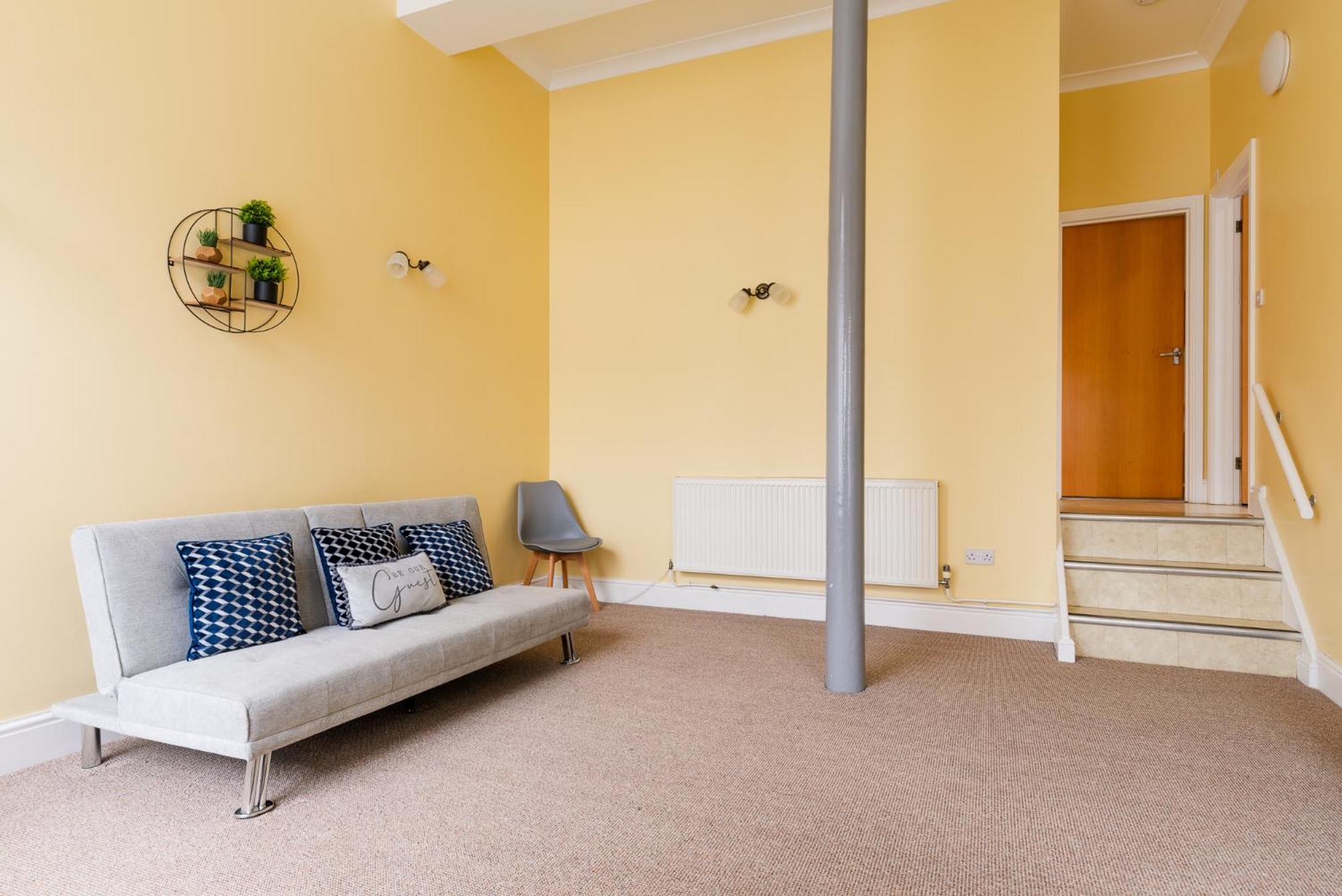 One-Bedroom Apartment photo 2