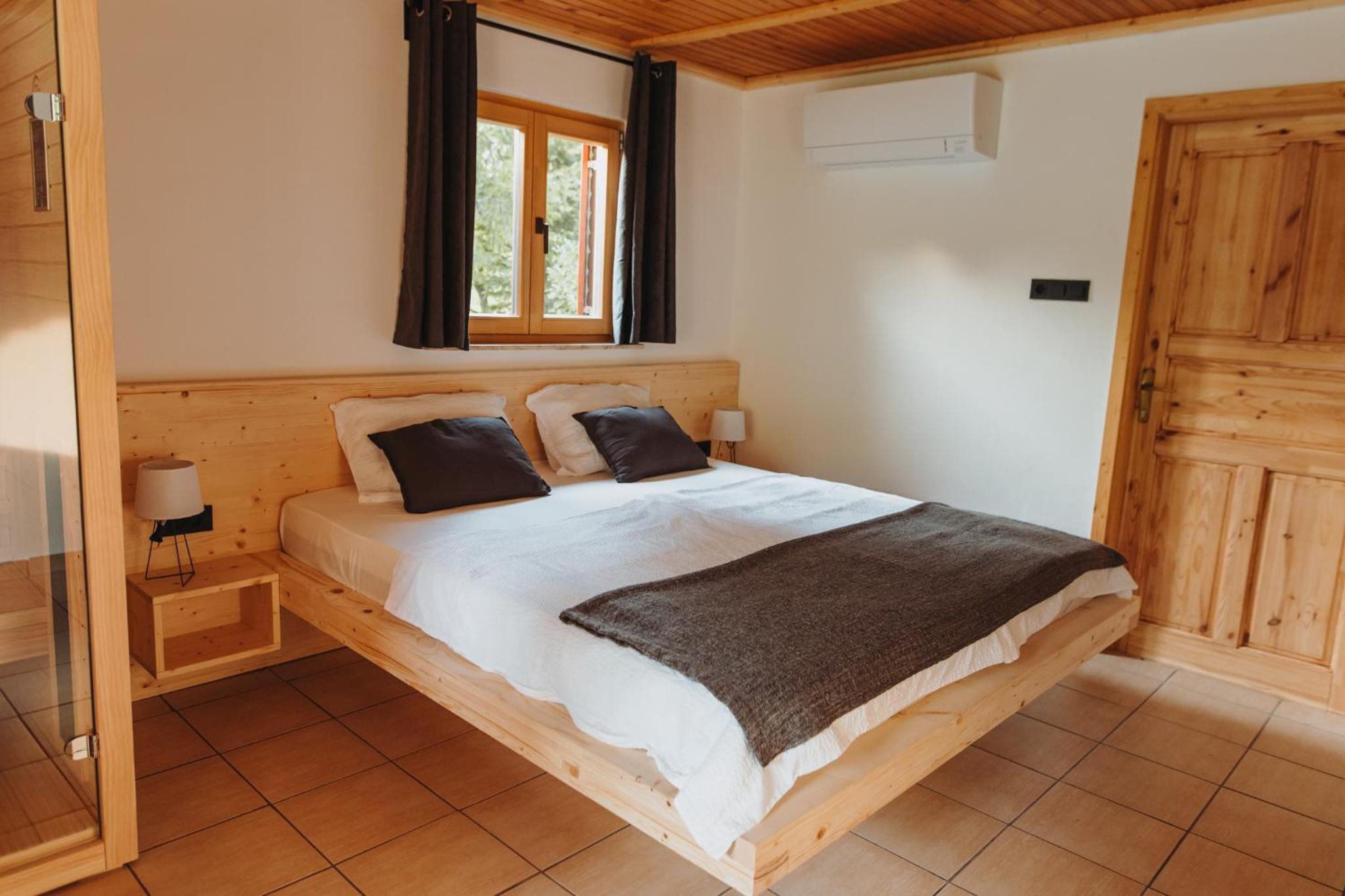 One-Bedroom House photo 1