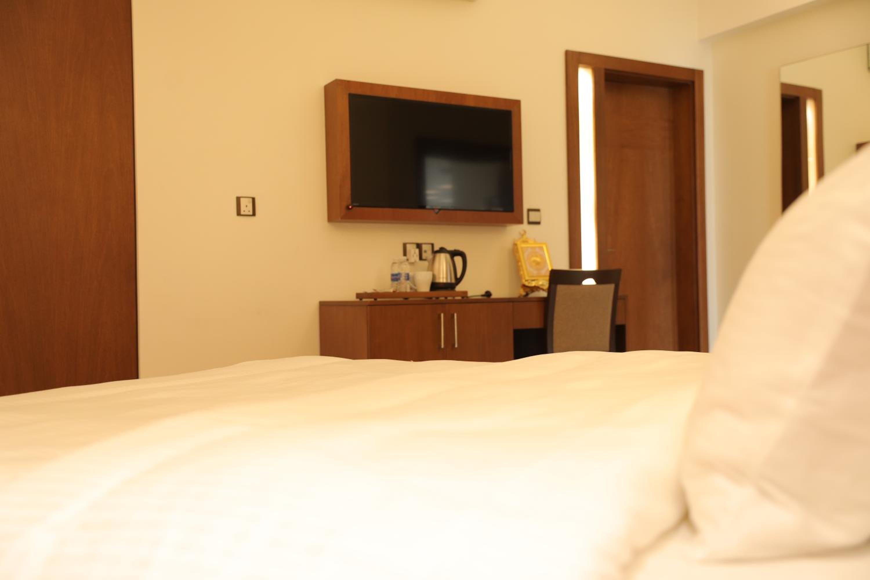 Standard Queen Room