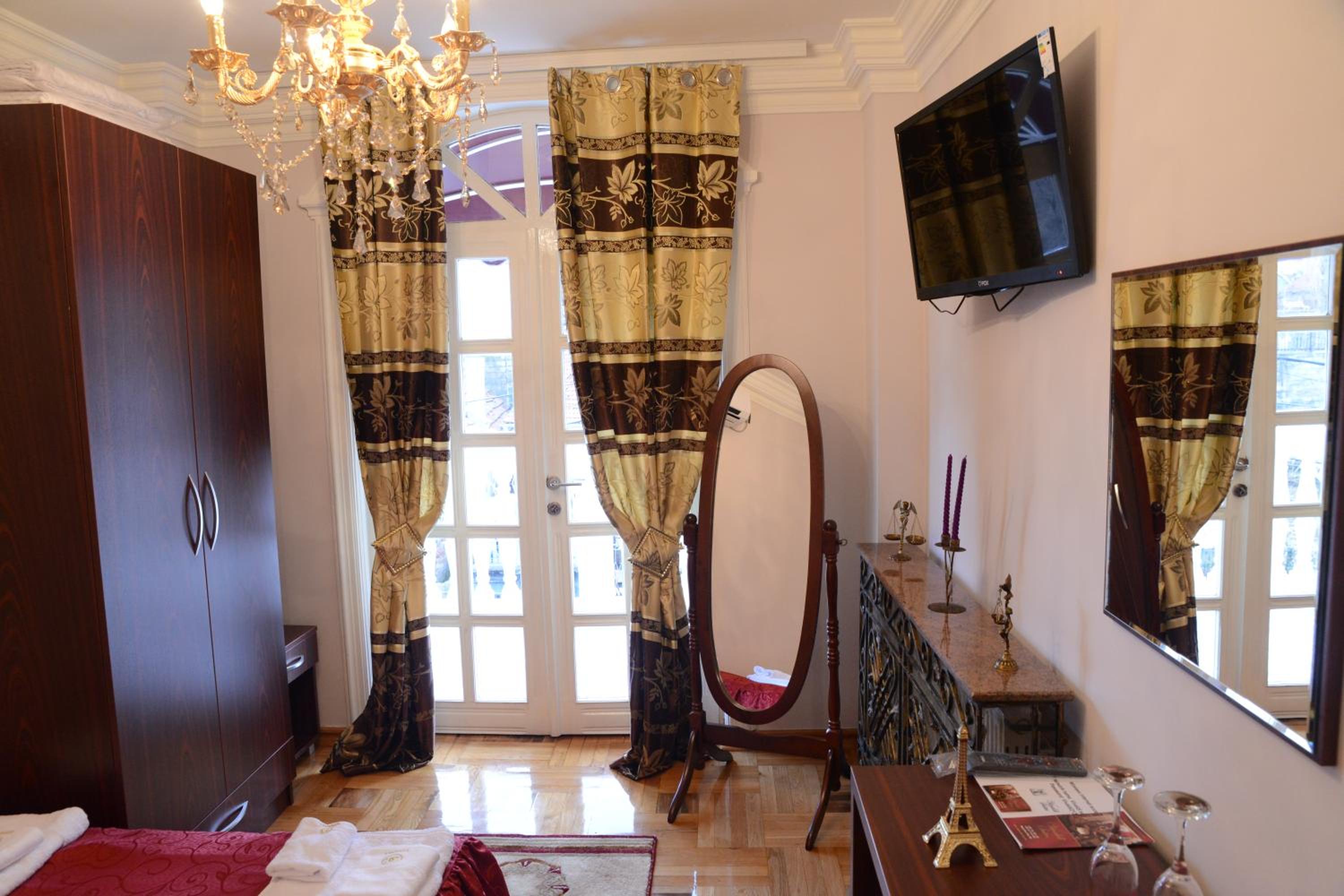 King Room with Balcony photo 2